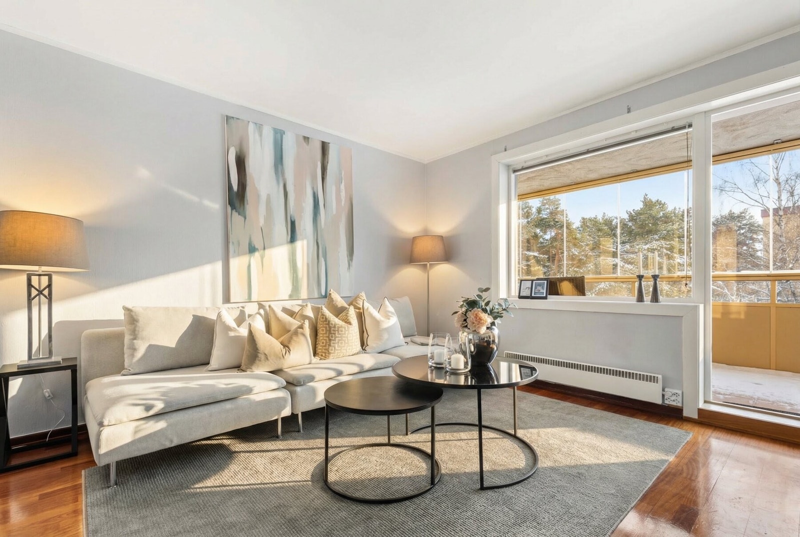 3 roms med innglasset balkong Galleribilde