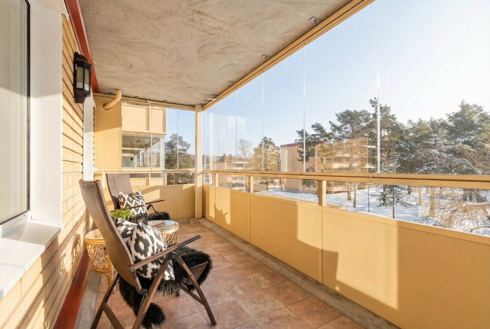 Innglasset balkong på 12 kvm Galleribilde