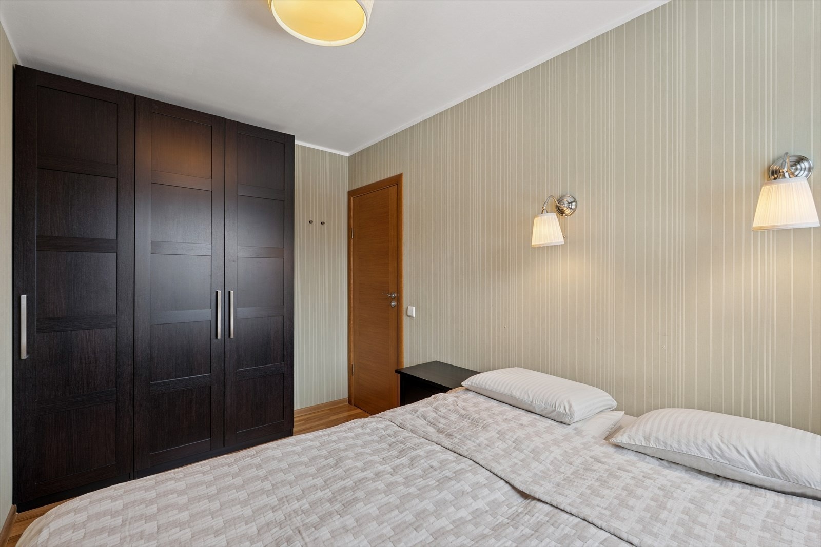 Leiligheten ligger i et rolig og godt etablert boligområde på Fjell. Galleribilde