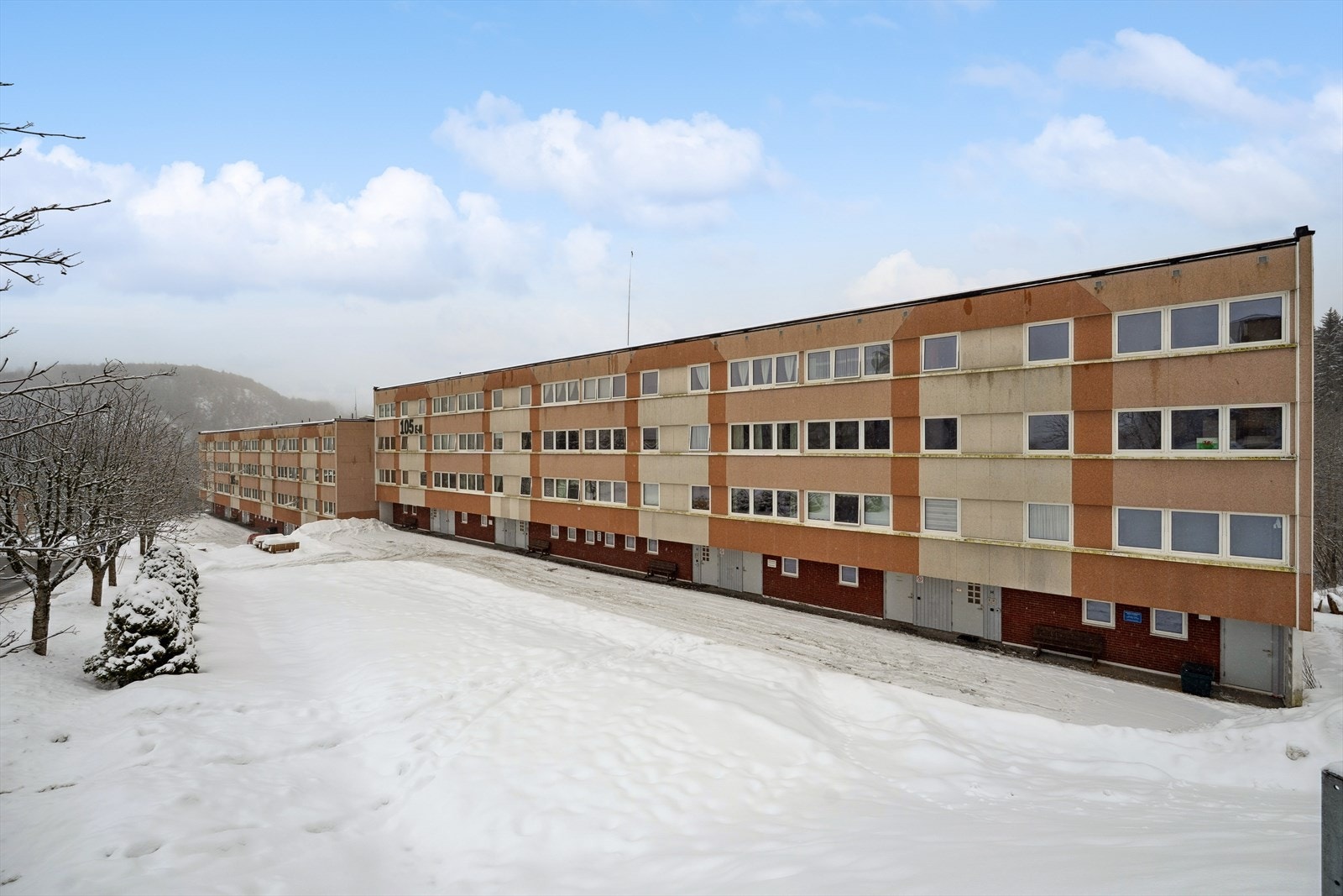 Nærhet til lekeplass, barnehager og skoler samt busstopp i umiddelbar nærhet med god kommunikasjon til Drammen sentrum. Galleribilde