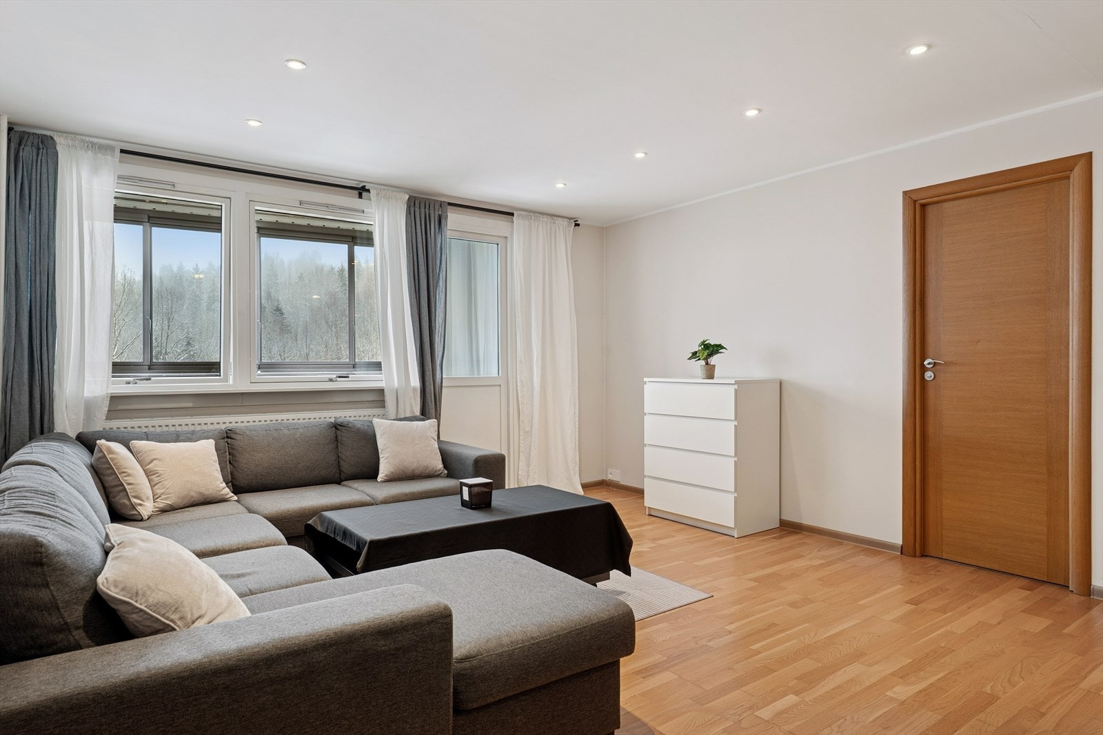 Fra stuen har du direkte adkomst til soverommet. Galleribilde