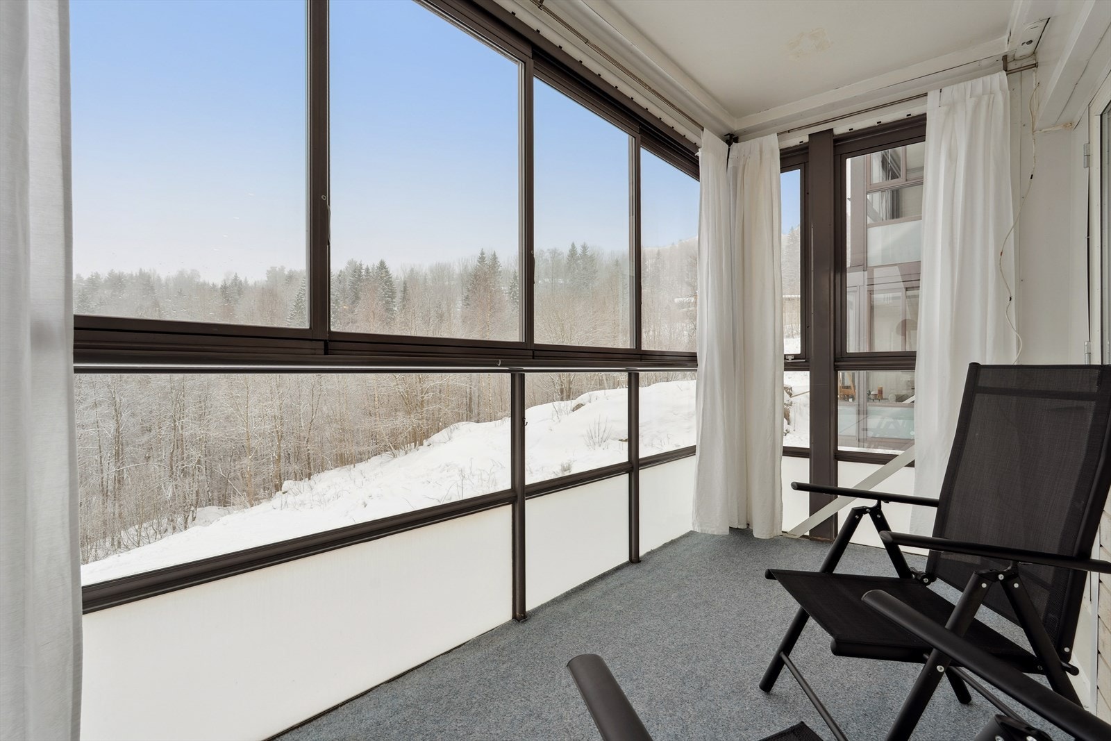 Her kan du nyte den vakre utsikten mot naturen gjennom alle årstider. Galleribilde