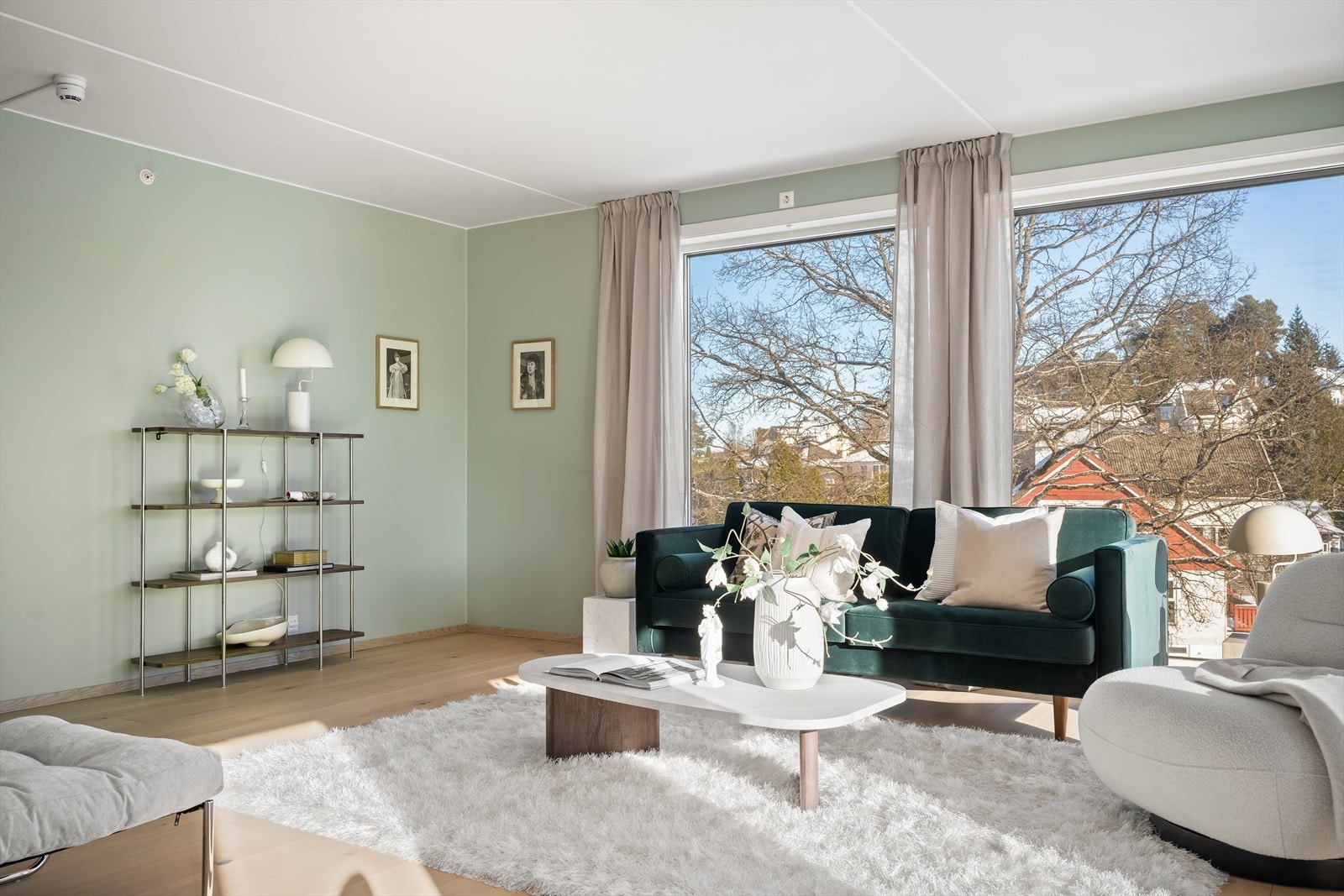 Hele leiligheten har vannbåren gulvvarme, som gir en jevn og behagelig temperatur. Galleribilde