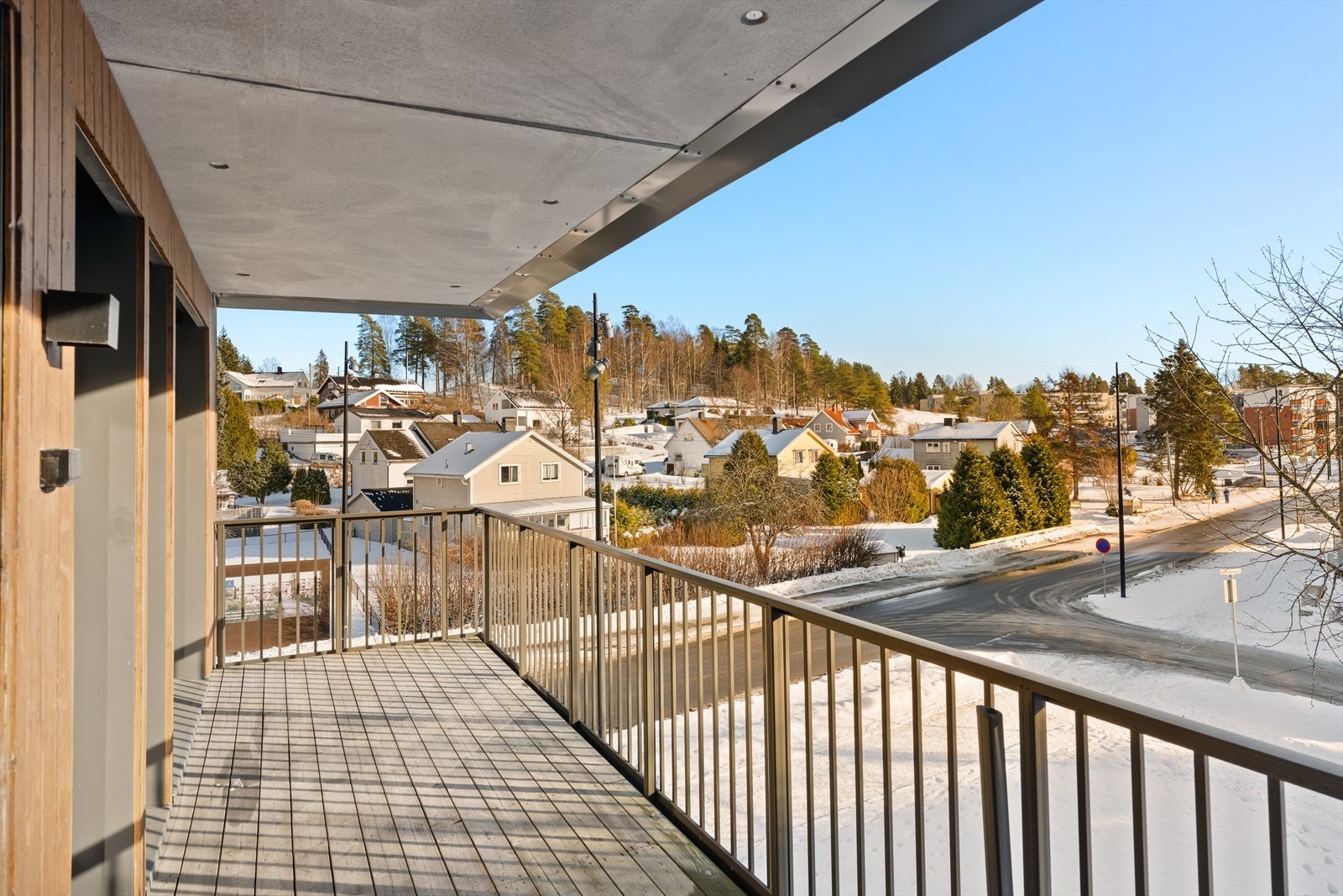 Fra stuen er det utgang til en romslig balkong på ca. 13 m². Galleribilde