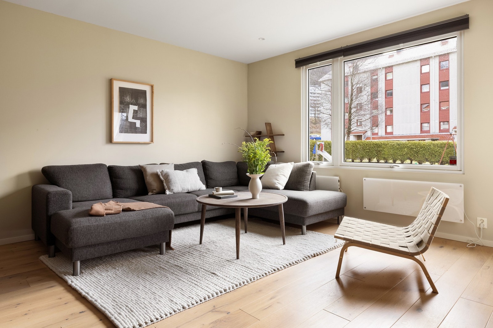 Dette er en strøken og lekker 3-roms leilighet med vesentlige oppgraderinger i 2020. Galleribilde