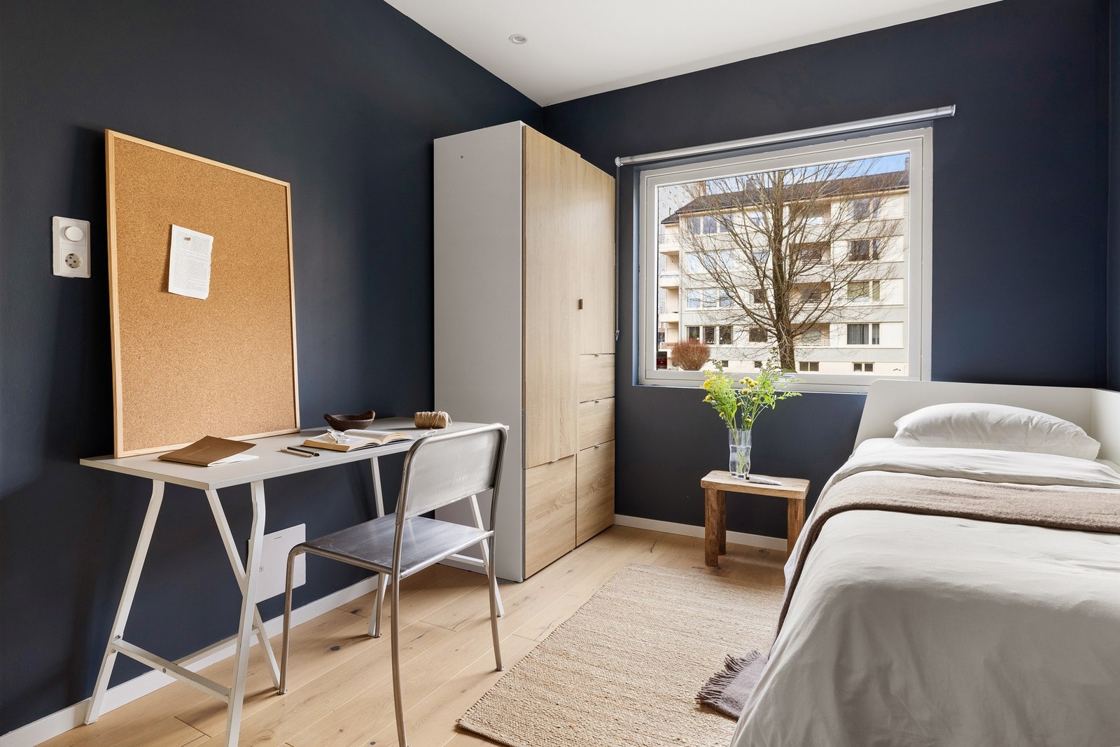 Her er det også god plass til seng, nattbord og garderobe. Galleribilde