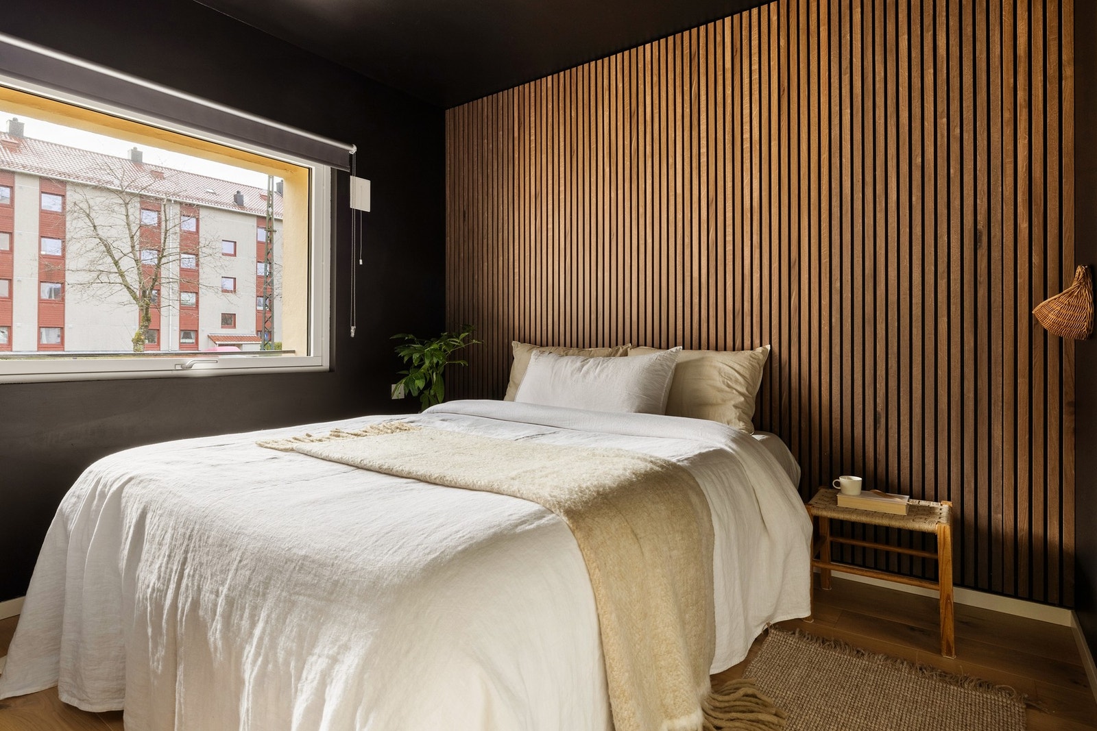 Leilighetens hovedsoverom måles til 9,2 kvm. og har god plass til en stor seng med nattbord på hver side. Galleribilde