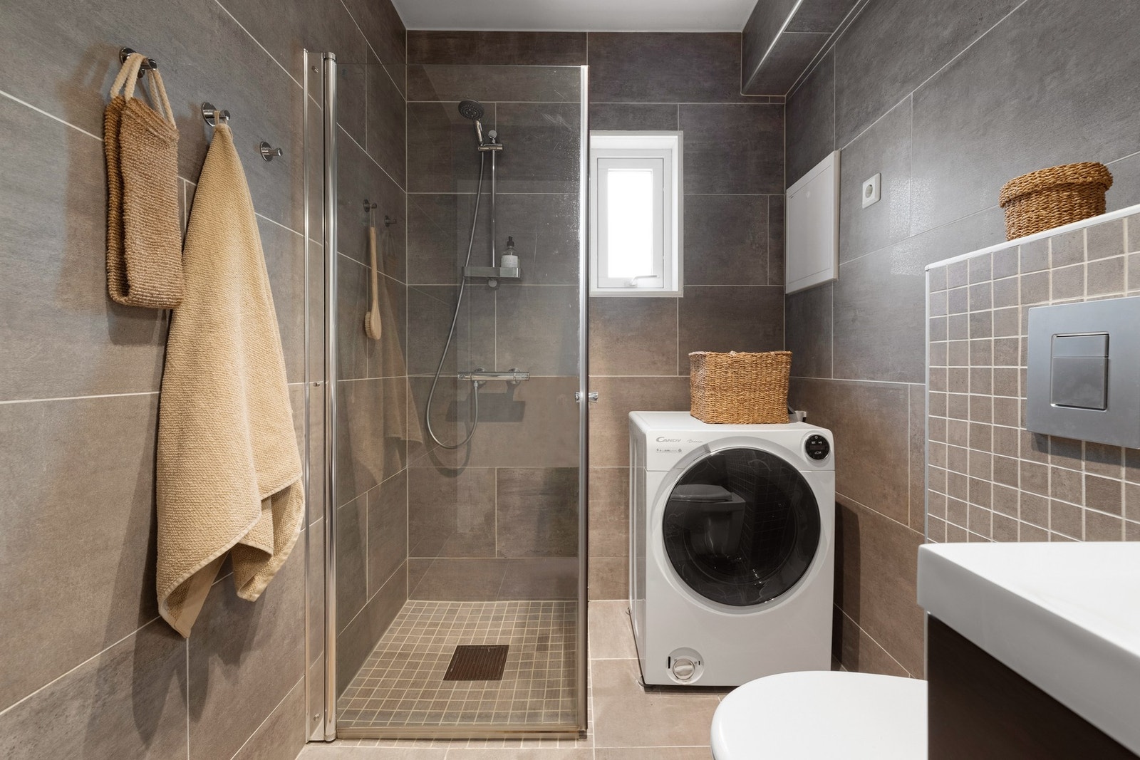 Badet måles til 4 kvm. og er også pusset opp i 2020 av fagfolk. Galleribilde