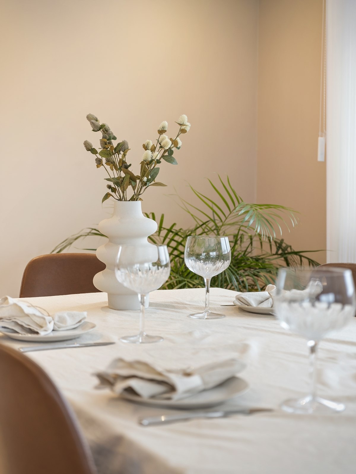 Stemningsfull spiseplass med rom for hyggelige måltider i gode omgivelser Galleribilde