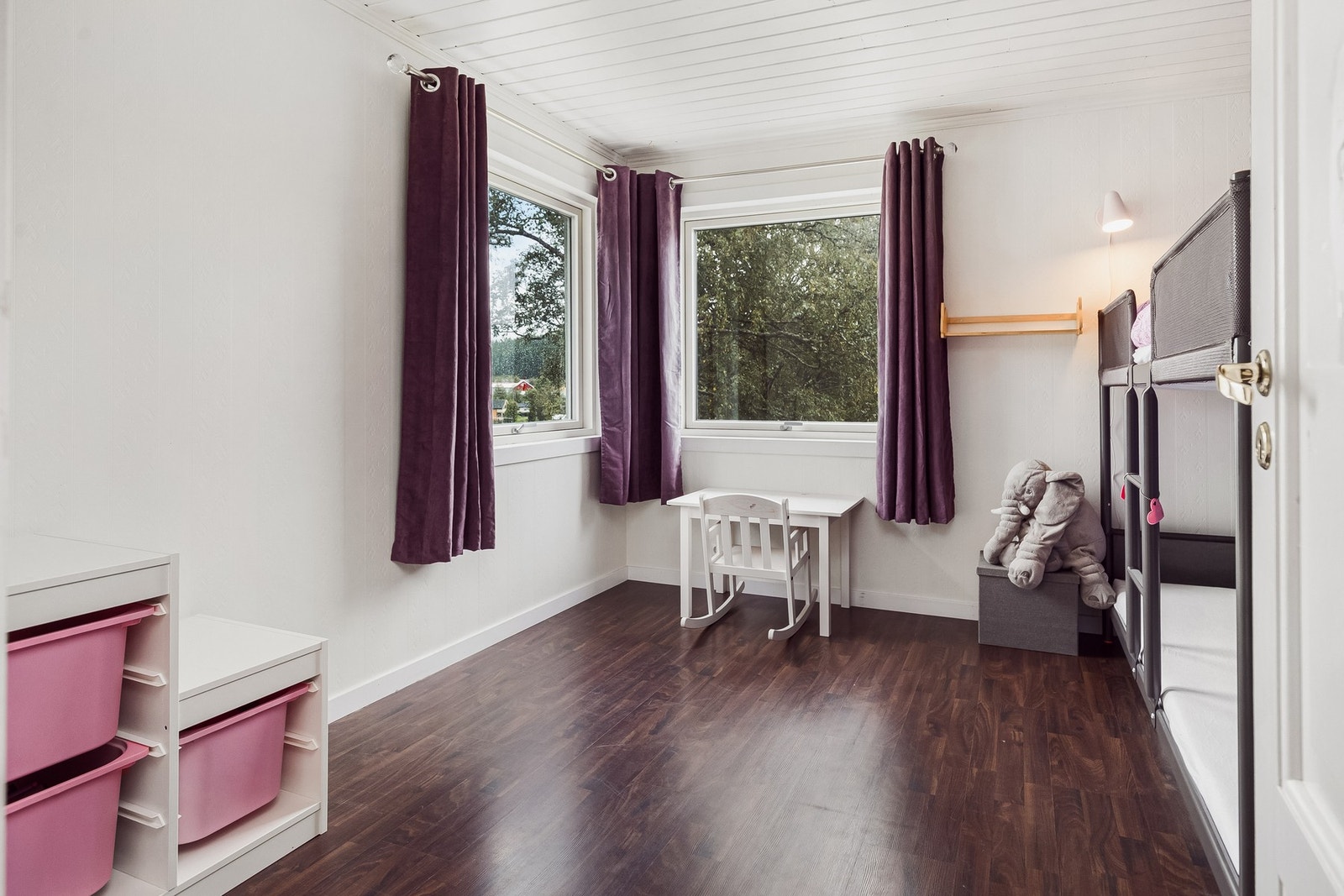 Alle soverom har rikelig med naturlig lysinnslipp. Galleribilde