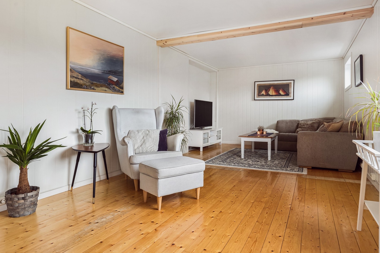 Her er det god plass til å innrede med stor sofagruppe. Galleribilde