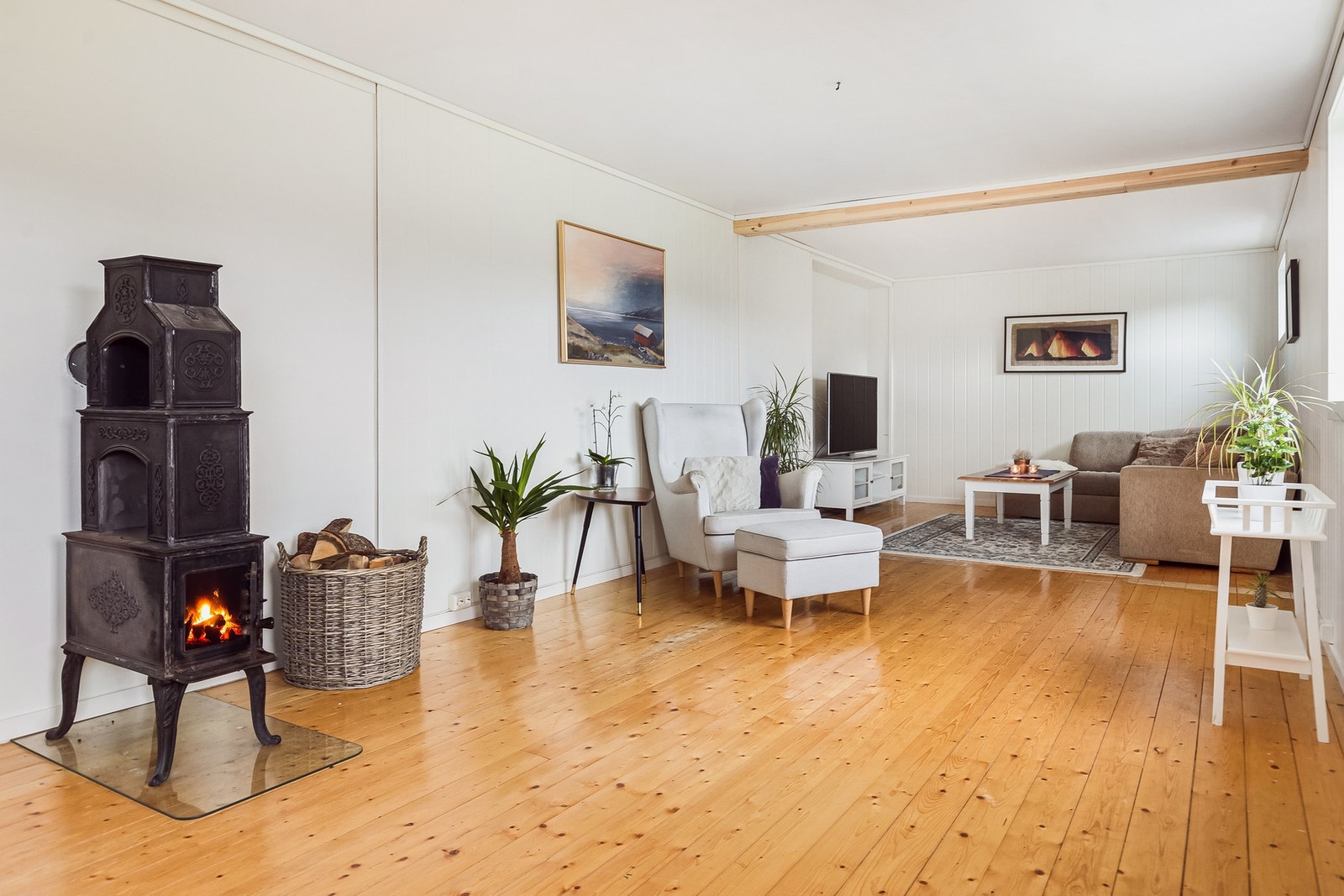 Romslig stue på hele 33,5 kvm. Galleribilde