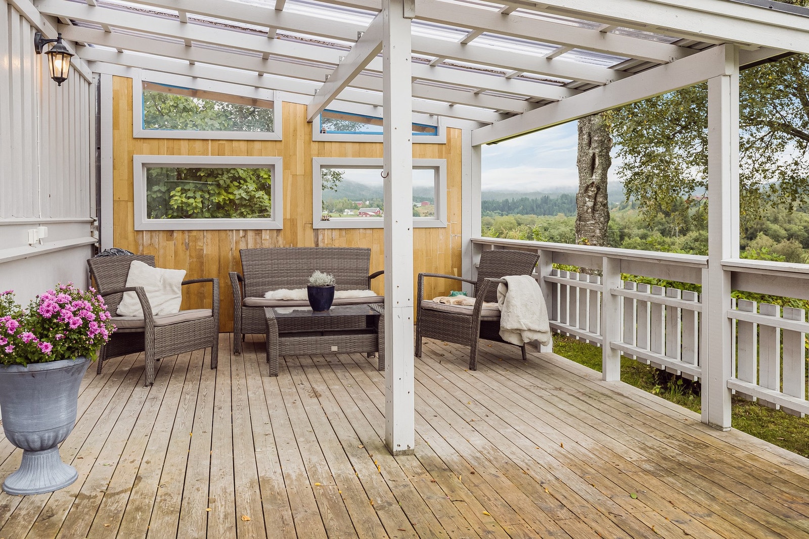 Med takoverbygg kan uteplassen benyttes i all slags vær. Galleribilde