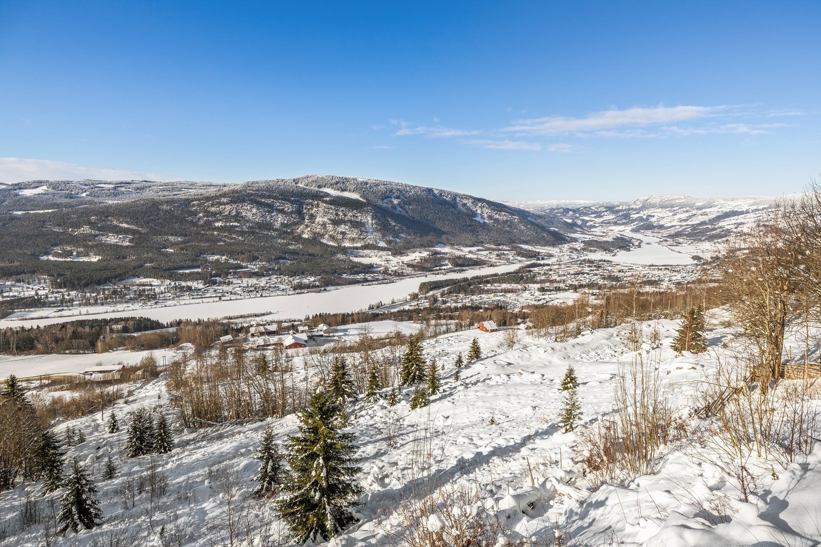 Her er det nyelig utsikt mot nærområdet og "fakkelmannen" samt god solgang. Galleribilde