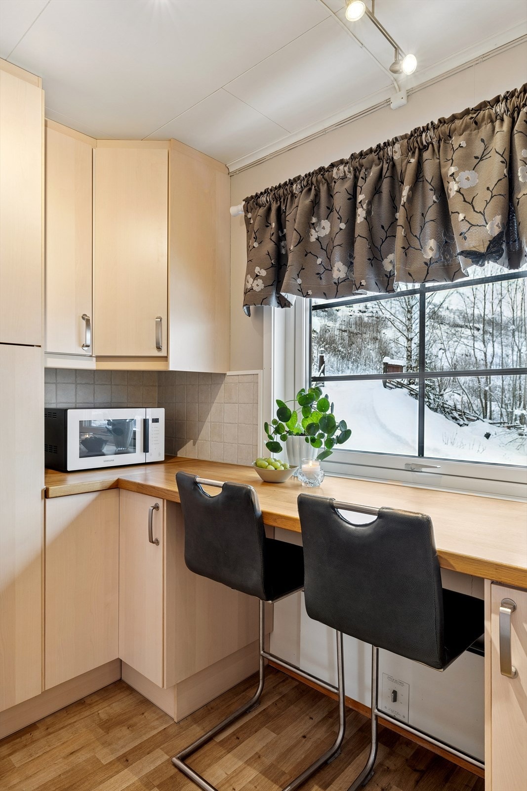 Praktisk barløsning der morgenkaffen kan nytes. Galleribilde