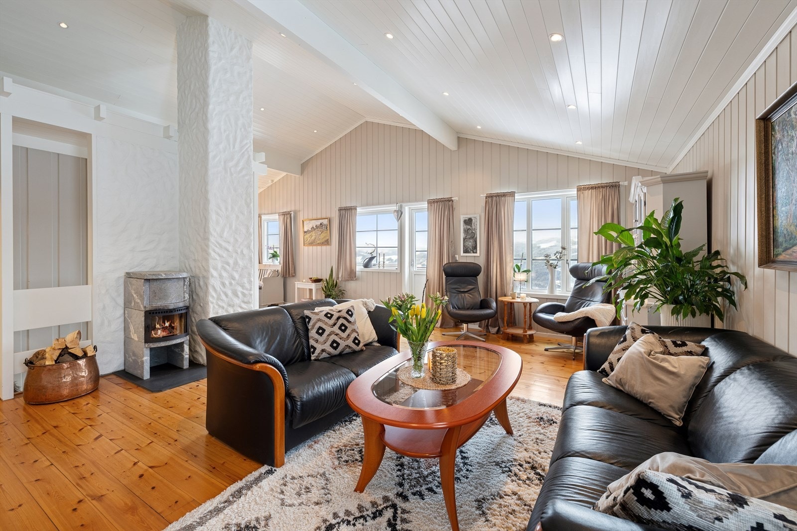 Peisovn gir en trivelig atmosfære på kjølige dager. Galleribilde