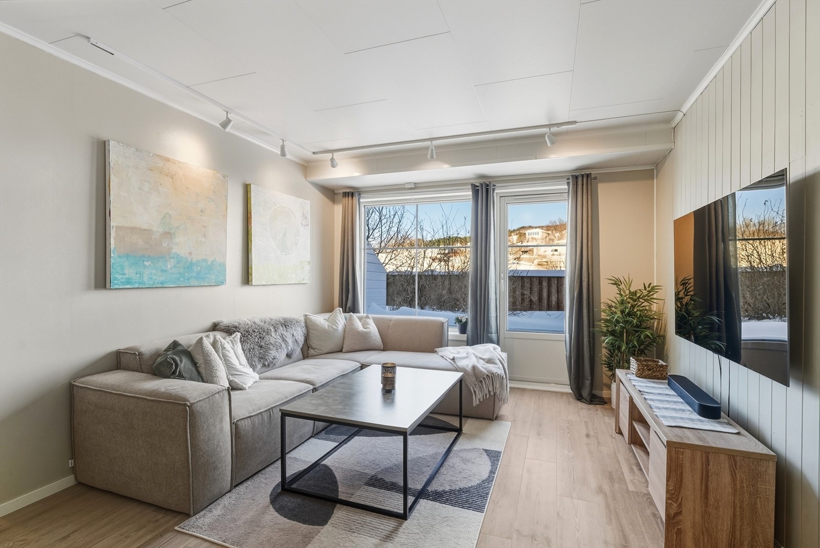 Leiligheten har utstrakt bruk av gulvvarme, lagt både i stue, kjøkken, entré og på baderom. Galleribilde