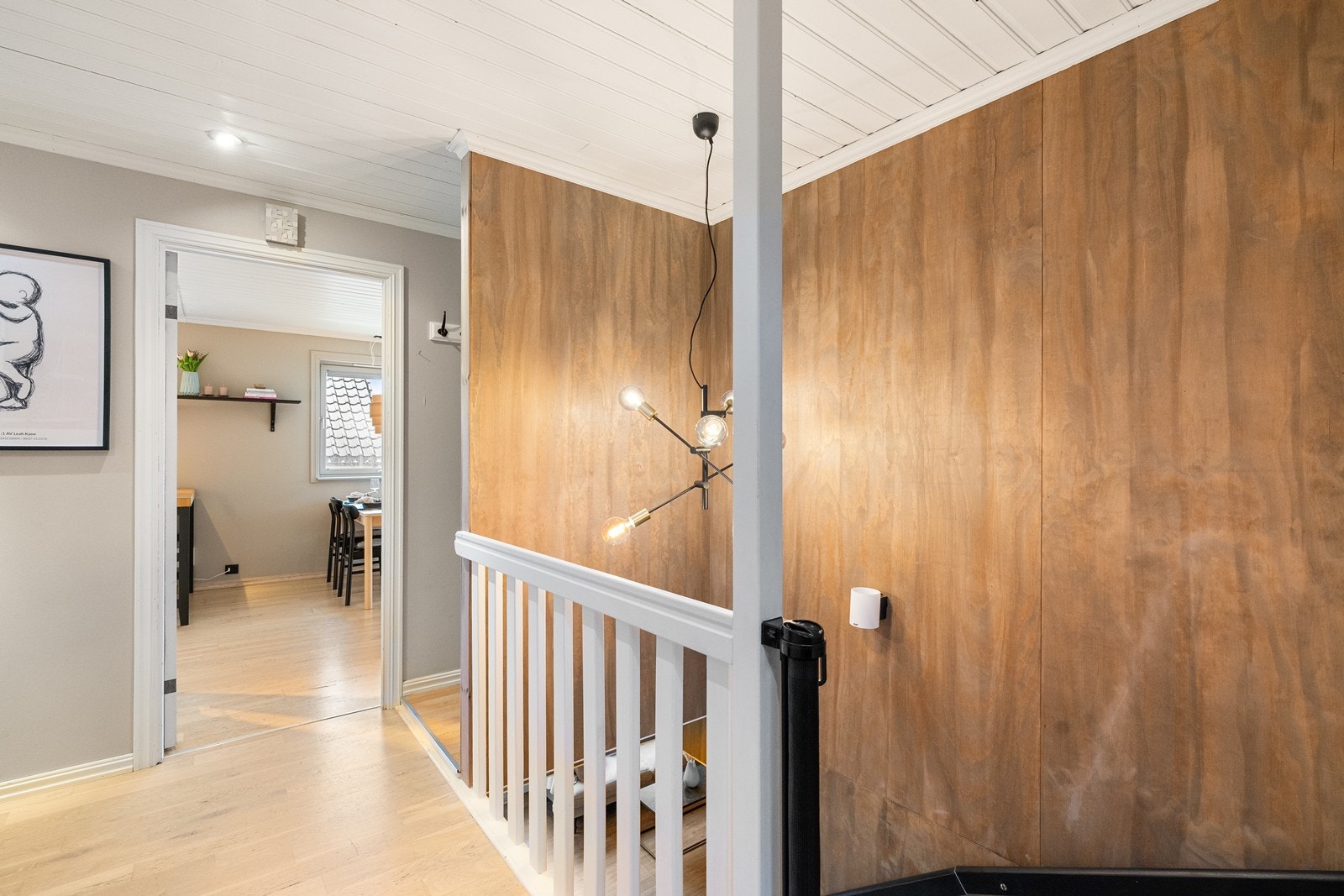 Trapp ned til underetasjen. Galleribilde