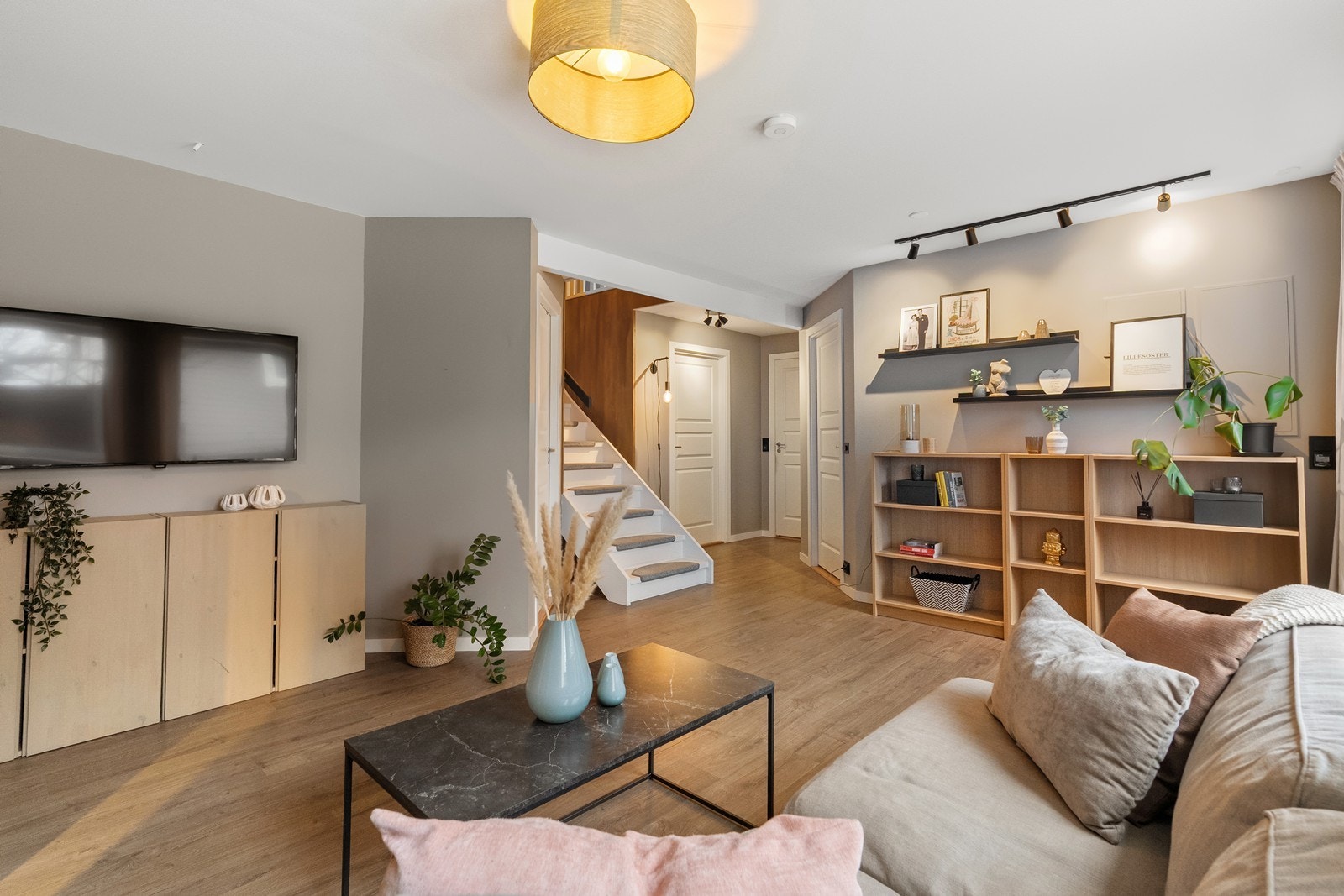 Kjellerstue - en hyggelig og allsidig ekstra stue i underetasjen. Galleribilde