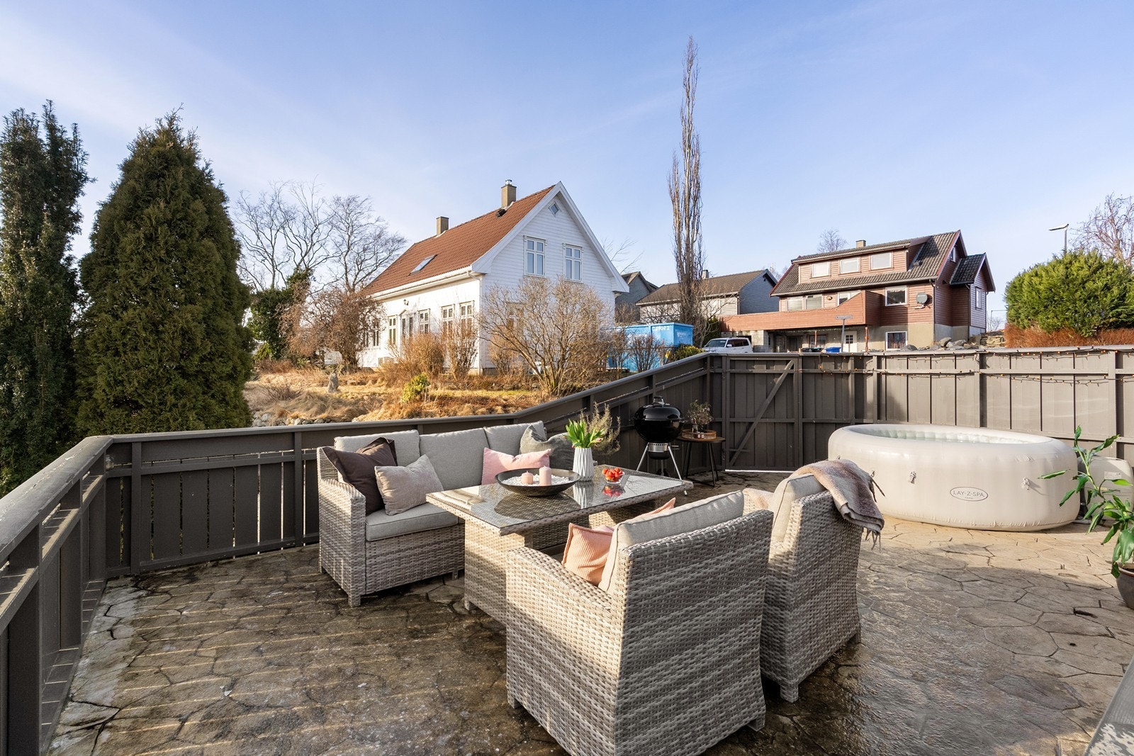 Lune omgivelser - skjermet for innsyn. Galleribilde