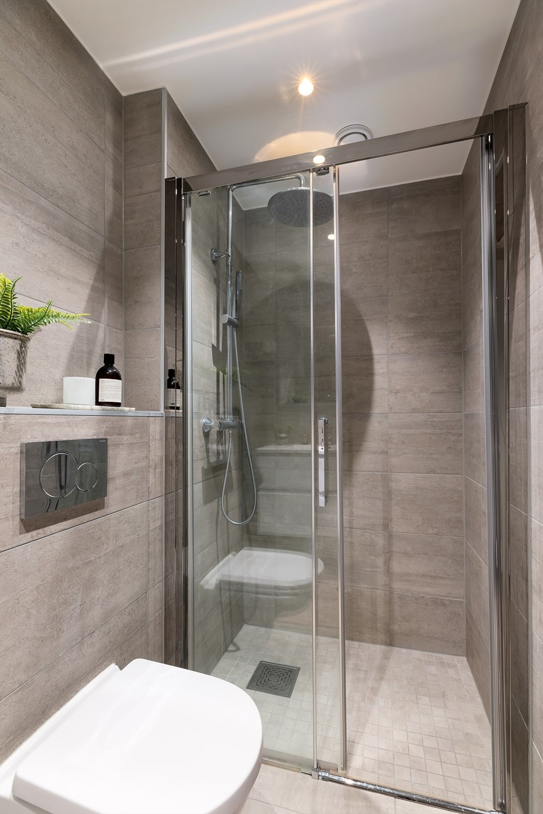 Baderom hoveddel. Leiligheten har to lekre baderom - begge fra 2021 Galleribilde