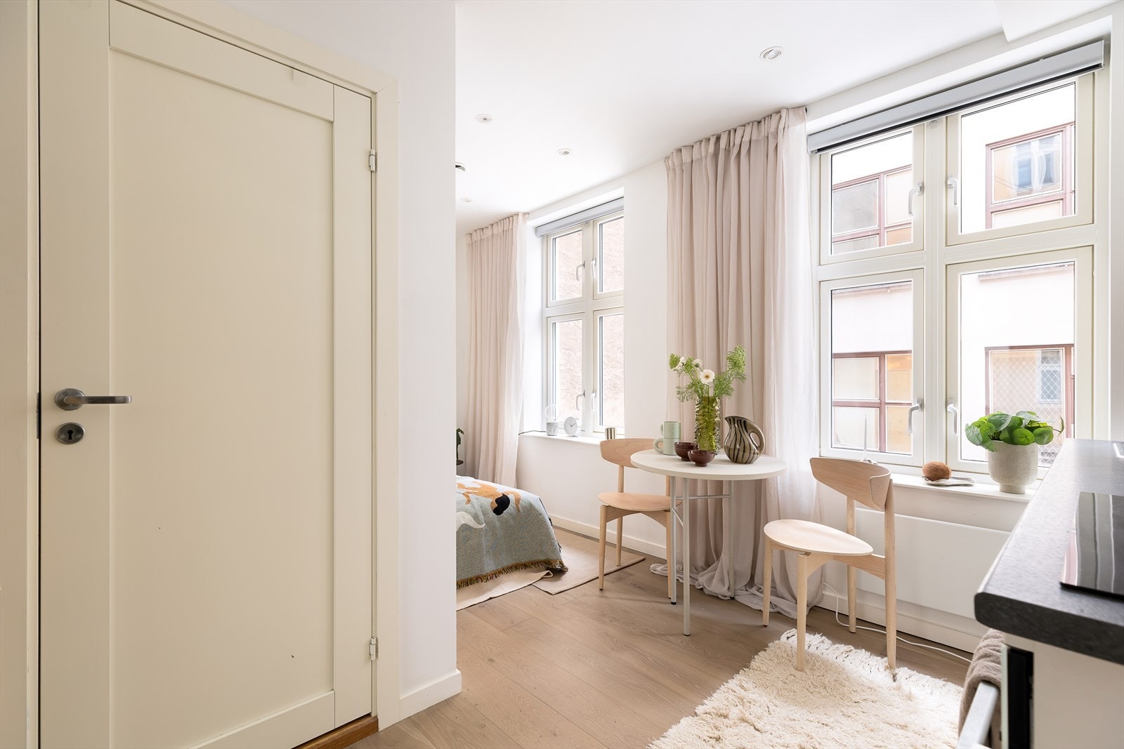 Hybel. Flott hybel med egen inngang. Hybelen leies ut i dag for kr. 12 300 per måned (ekskl. strømforbruk). Leietaker ønsker å fortsette leieforholdet. Galleribilde