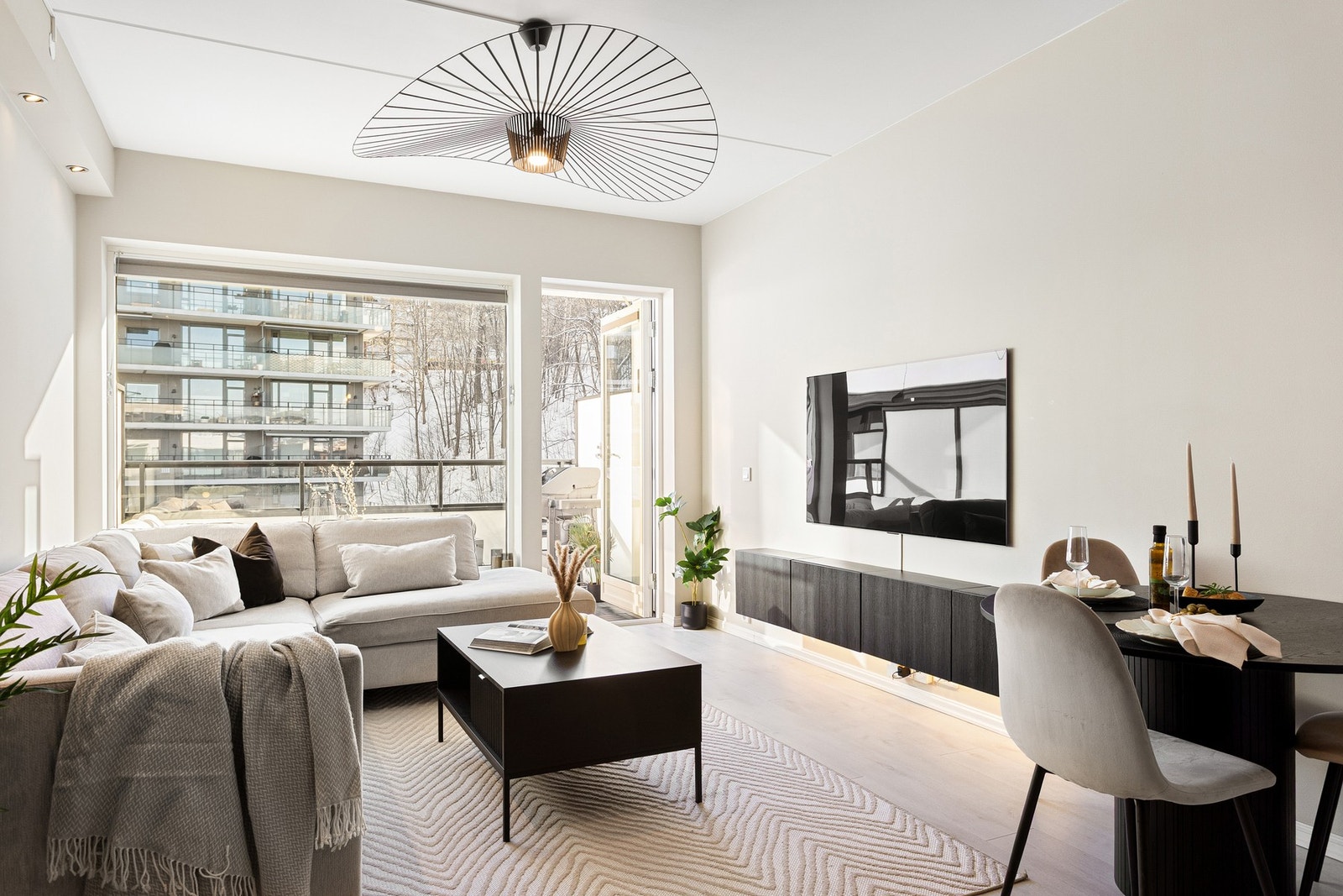 Mailehn Øverås v/ EIE Løren ønsker velkommen til Freserveien 43! Foto: Studio Sætre (Hanne Cecilie Sætre). Galleribilde