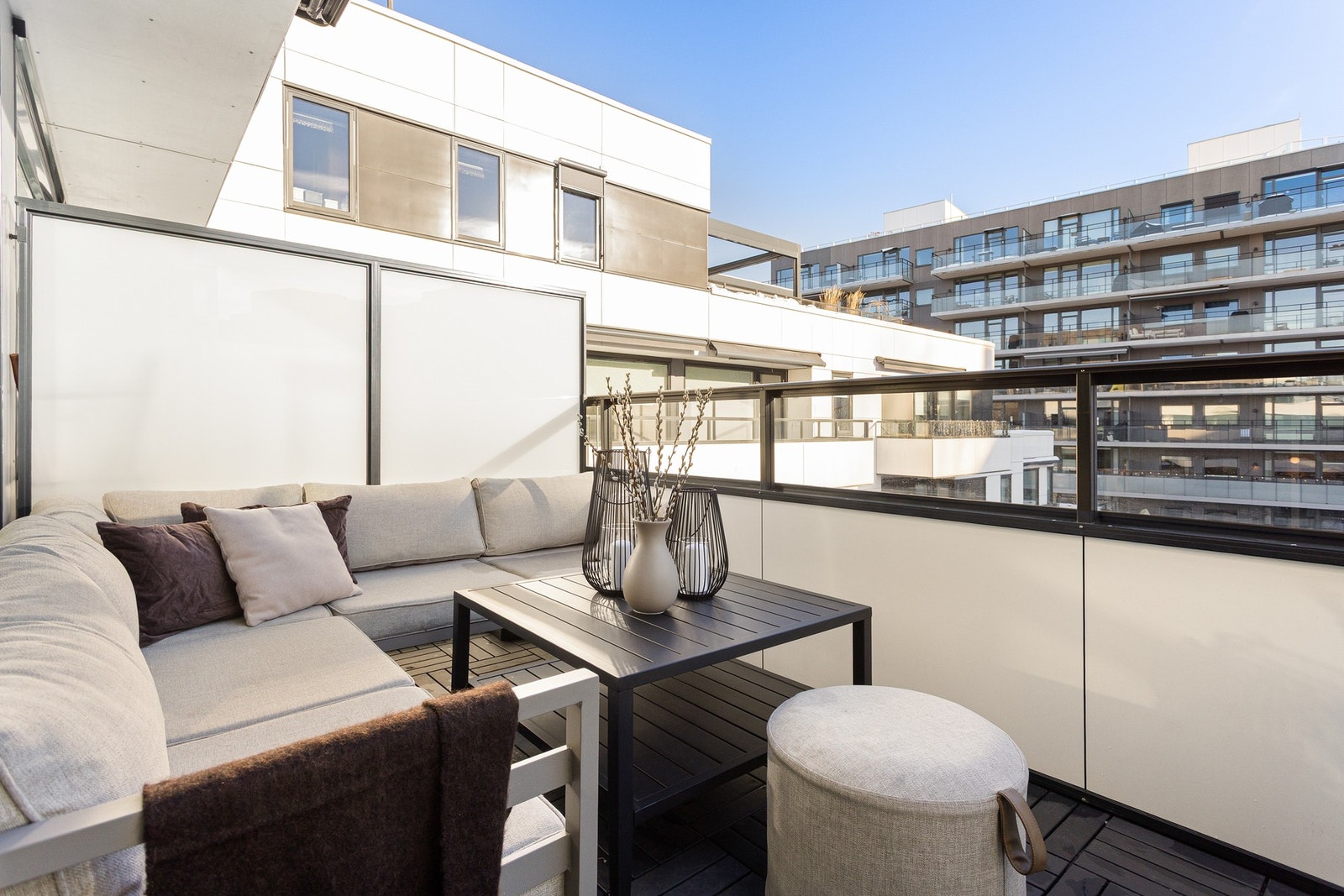 Fra stuen er det utgang til en herlig balkong på 8 kvm. Galleribilde