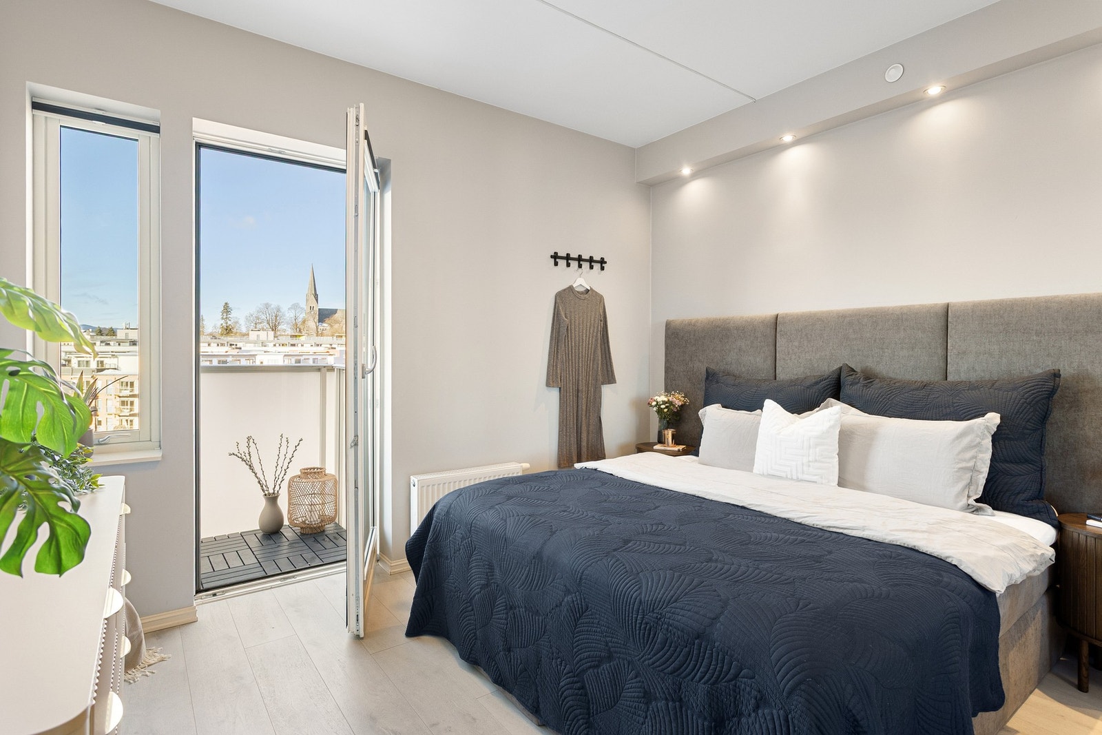 Hovedsoverommet har utgang til en luftebalkong. Galleribilde