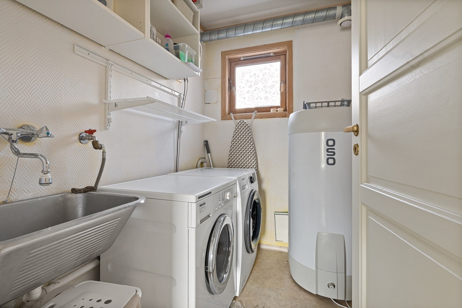 Vaskerom Galleribilde