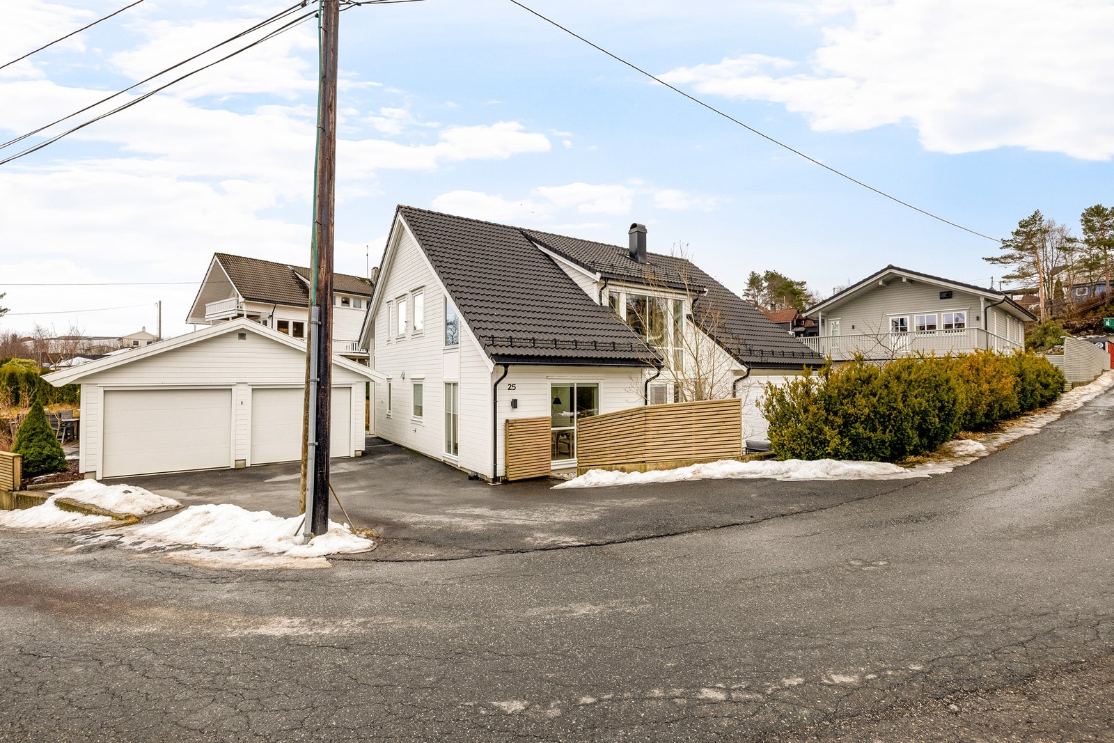 Alt i alt en svært attraktiv familiebolig i et barnevennlig nabolag! Galleribilde