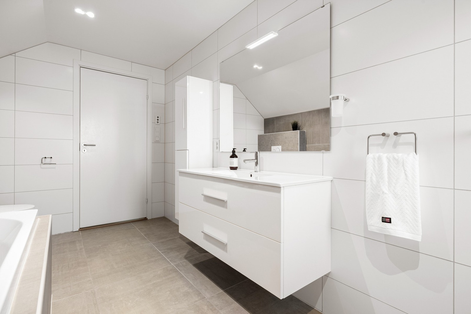 Hovedbadet er av romslig størrelse på 9,4 kvm. Galleribilde