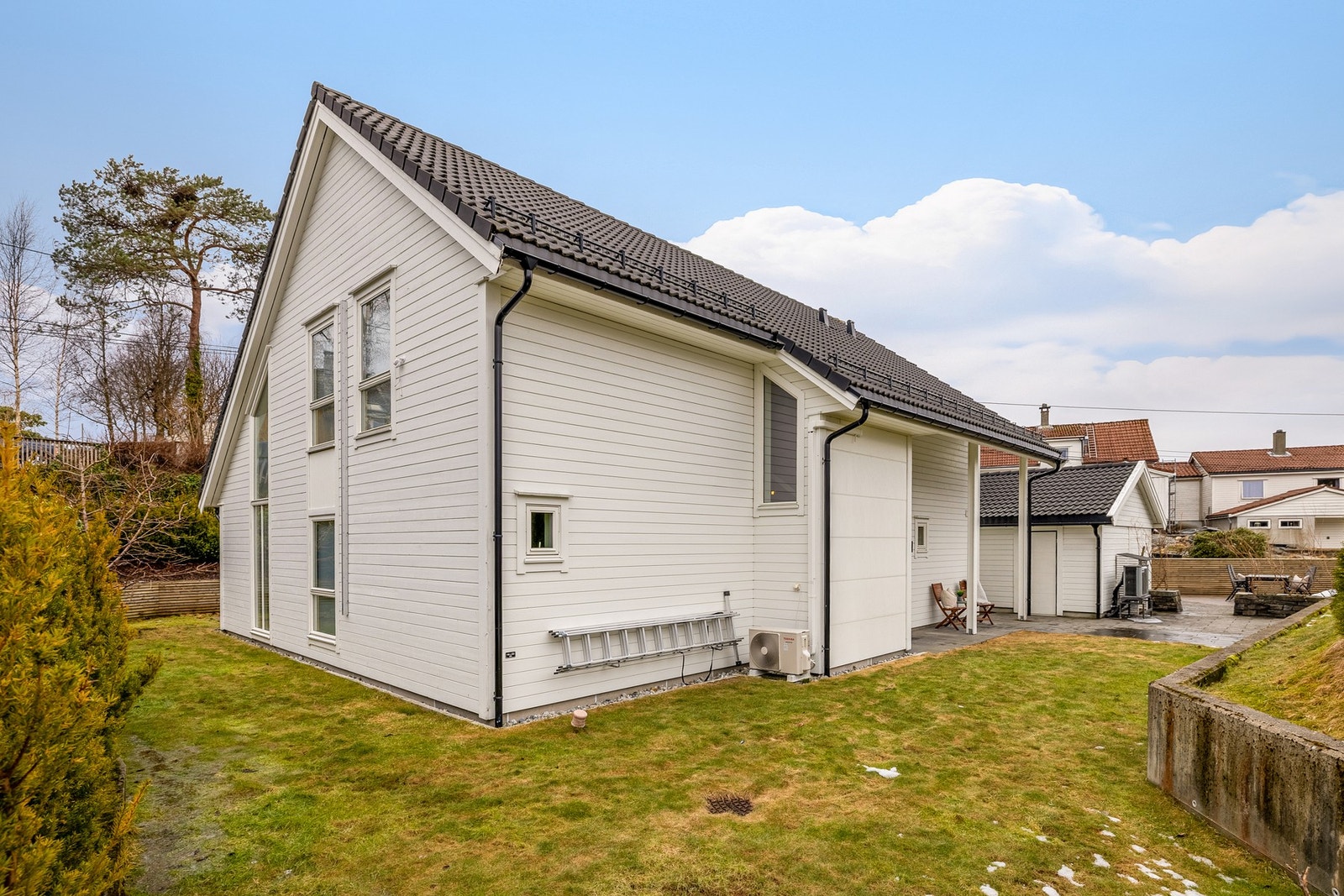 Her er det god plass til både store, små og firbeinte som kan nyte fine sommerdager i trygge omgivelser. Galleribilde