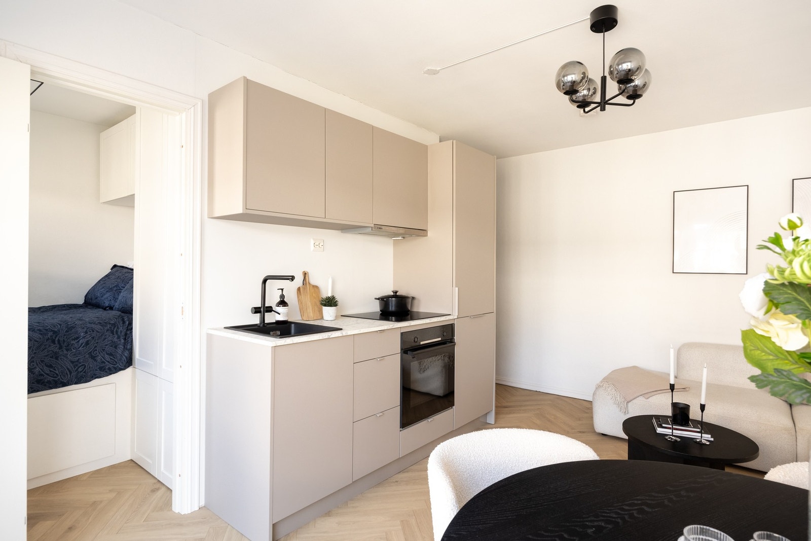 Lekkert Kvik kjøkken med slette fronter fra 2023. Galleribilde