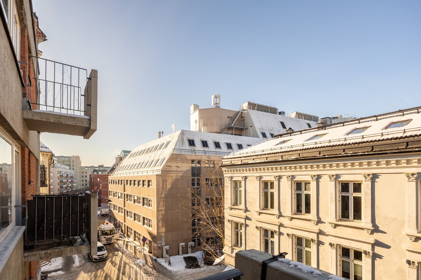 Her har man svært gode solforhold fra omkring kl. 12:00 til 19:00 på sommerstid. Galleribilde