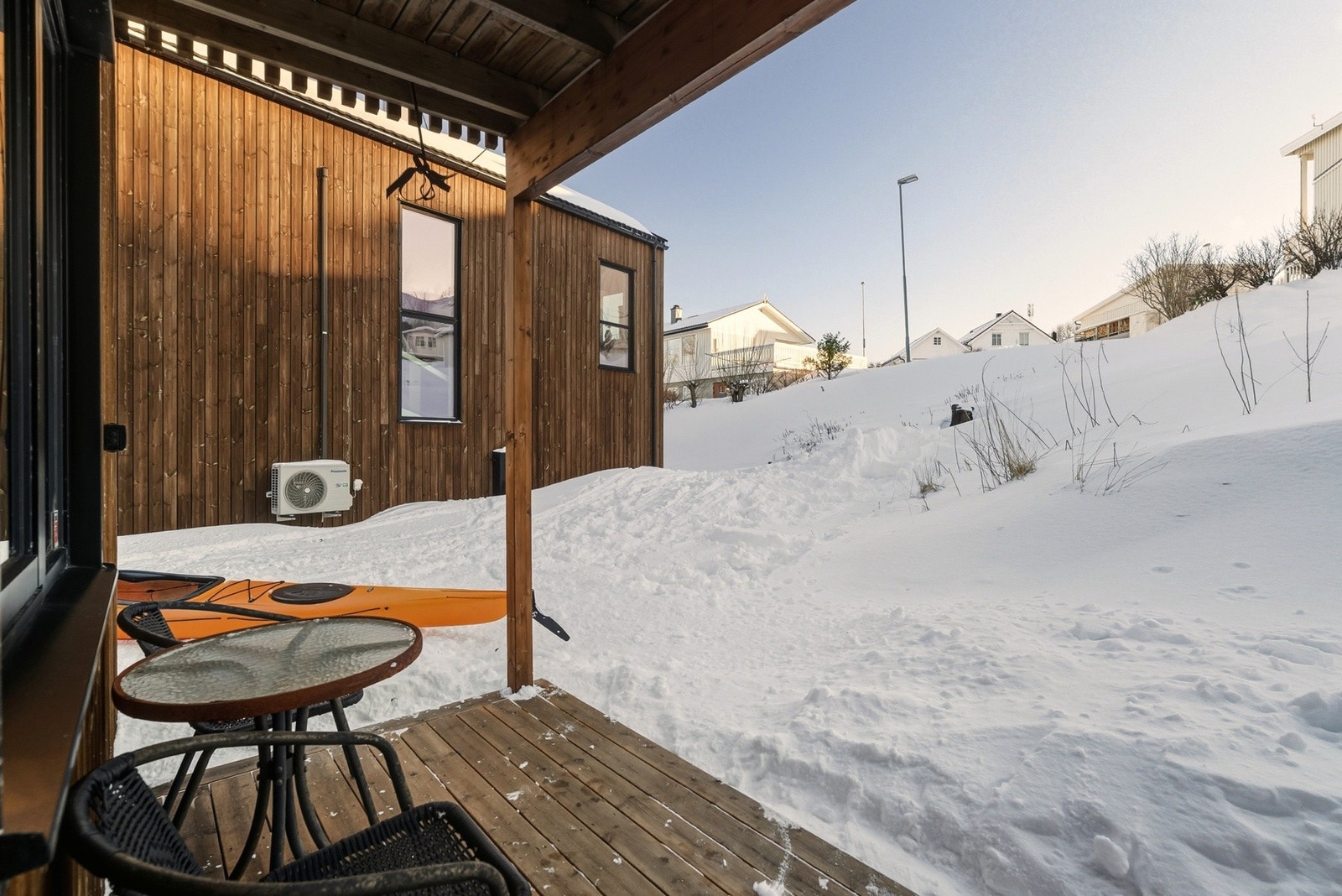 Det er varmtvann og kaldtvann på utekran. Galleribilde