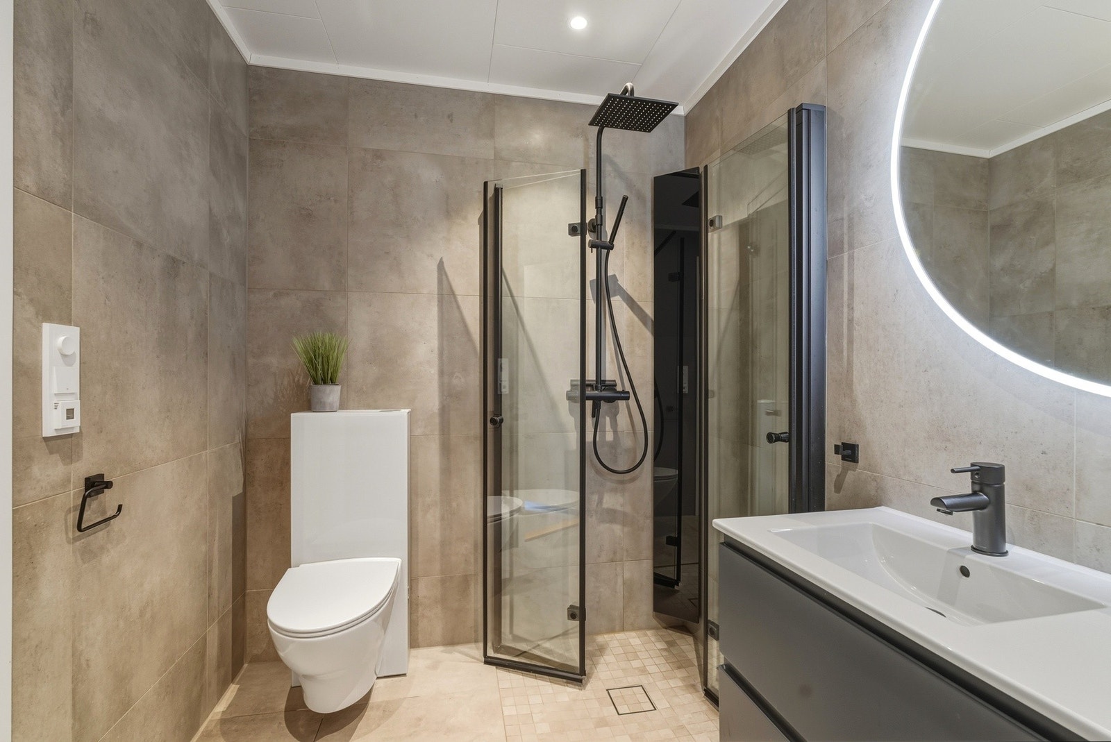 Elektriske varmekabler i gulvet. Galleribilde