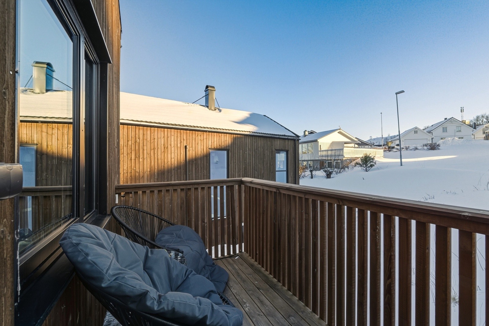 Her kan man nyte morgen og formiddagssolen. Galleribilde