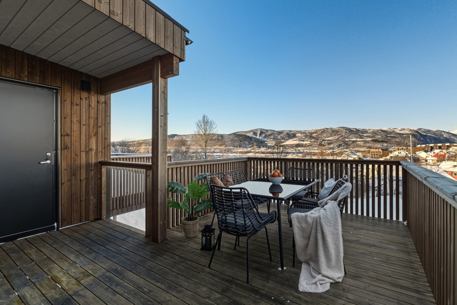 Sportsbod til venstre. Galleribilde