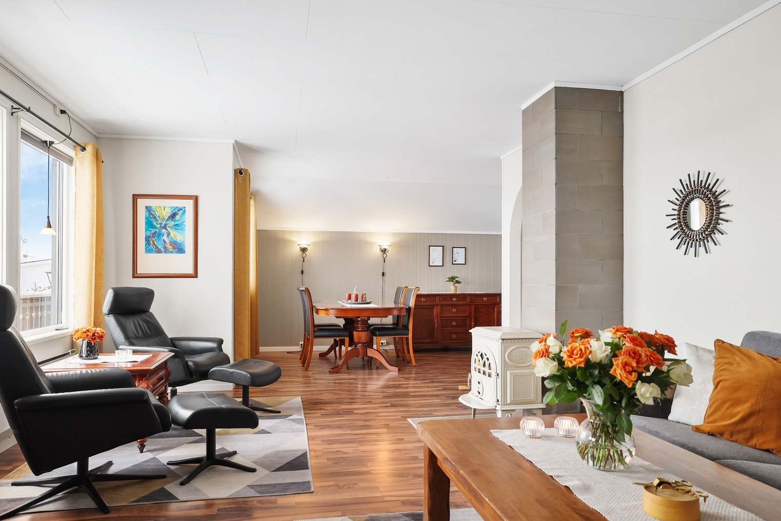 Dette, kombinert med lyse overflater, skaper en luftig og behagelig atmosfære. Galleribilde