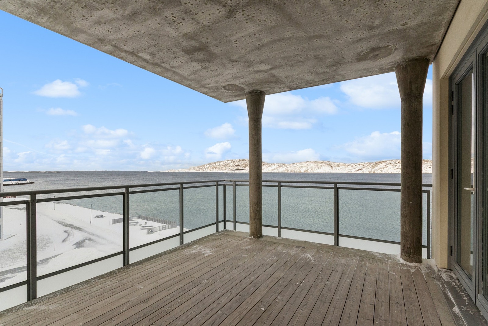 Boligen har to romslige balkonger på tilsammen 33 m². Galleribilde