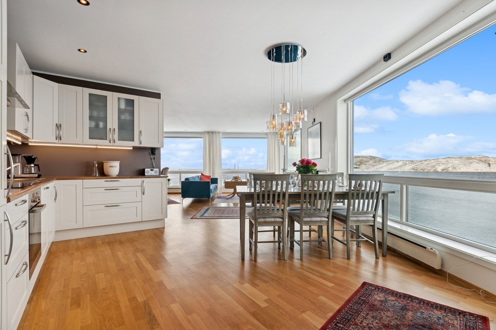 Velkommen til Hammarn 12 - en stor og flott 5-roms andelsleilighet med nydelig utsikt! Foto: EKFT. Galleribilde