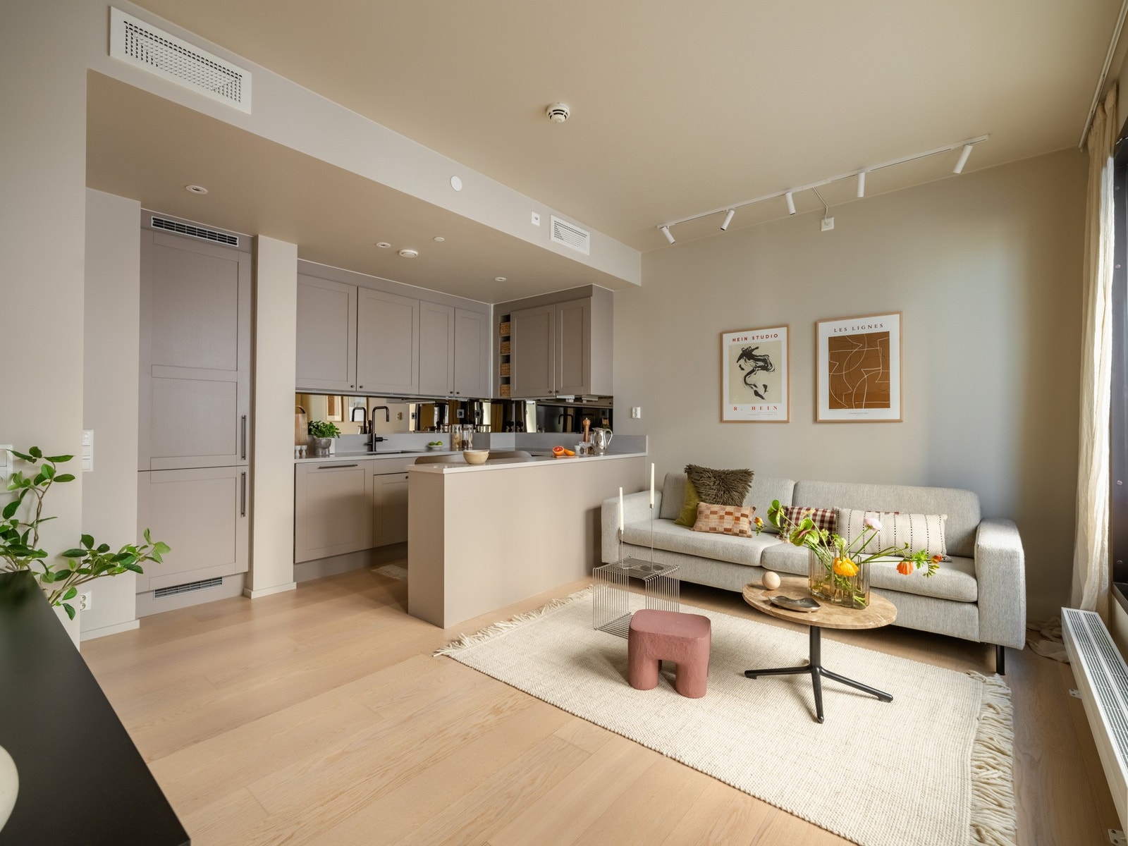 Suveren beliggenhet i 5. etasje (heisadkomst). Galleribilde