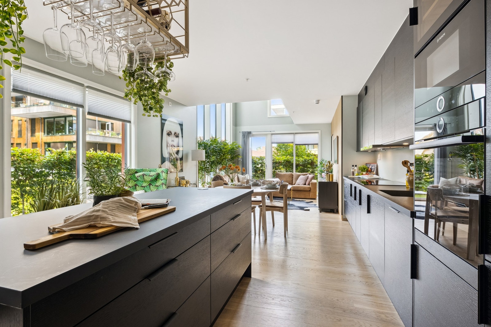 Ski Tårn av Reiulf Ramstad består av 38 leiligheter med eksklusivt preg og unik arkitektur. Galleribilde