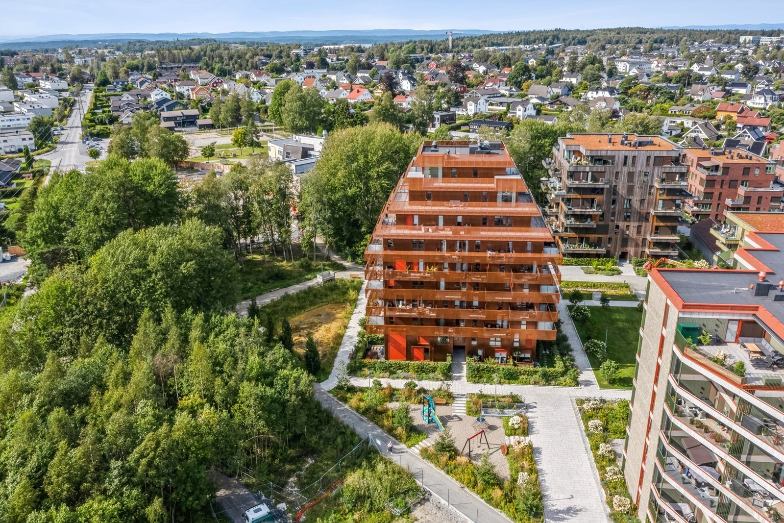 Kort vei til skog og mark, badeplasser, fornøyelsesparken Tusenfryd og Oslo Fashion Outlet for å nevne noe. Galleribilde