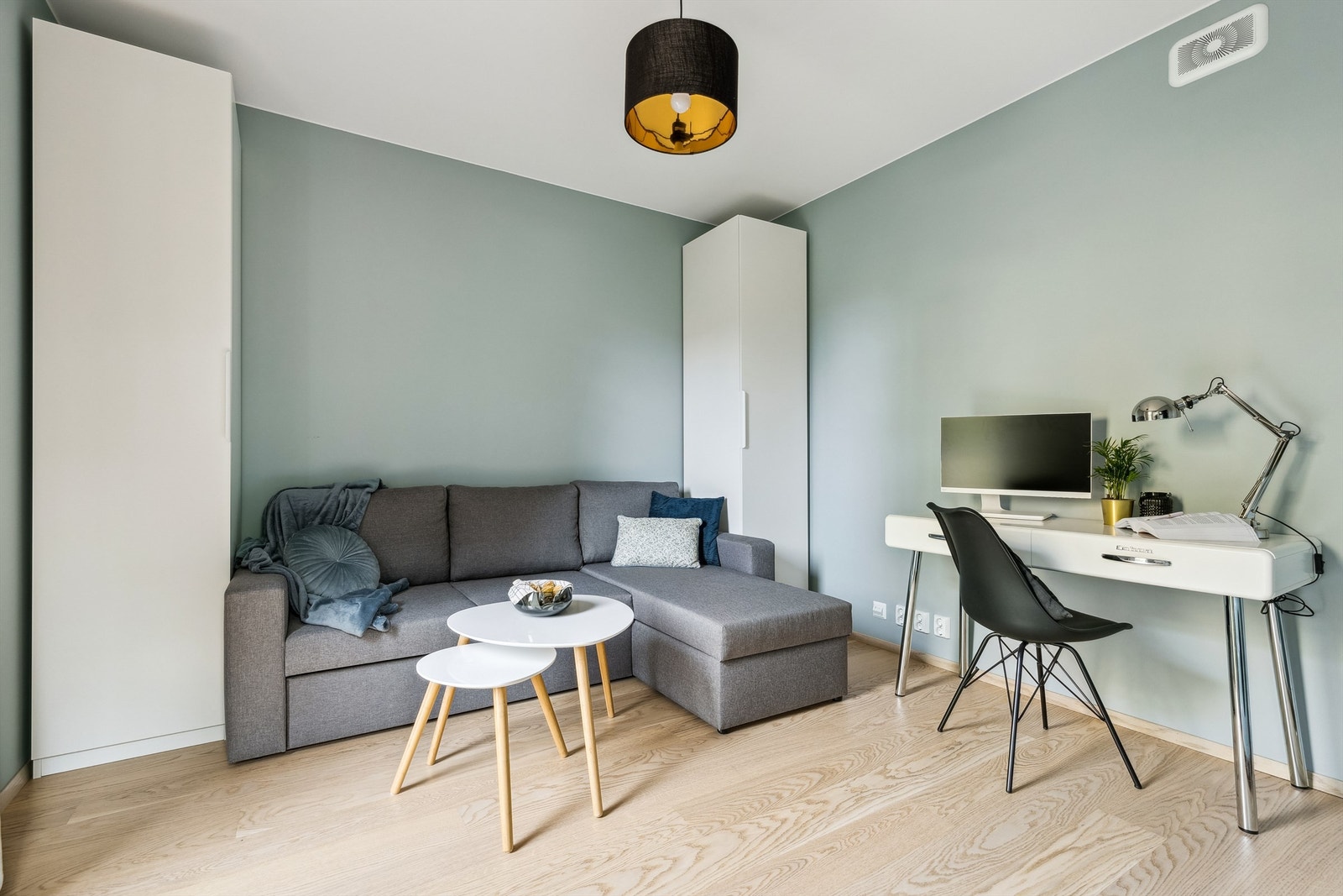 Soverom i første etasje har god plass til ulike innredninger. Galleribilde