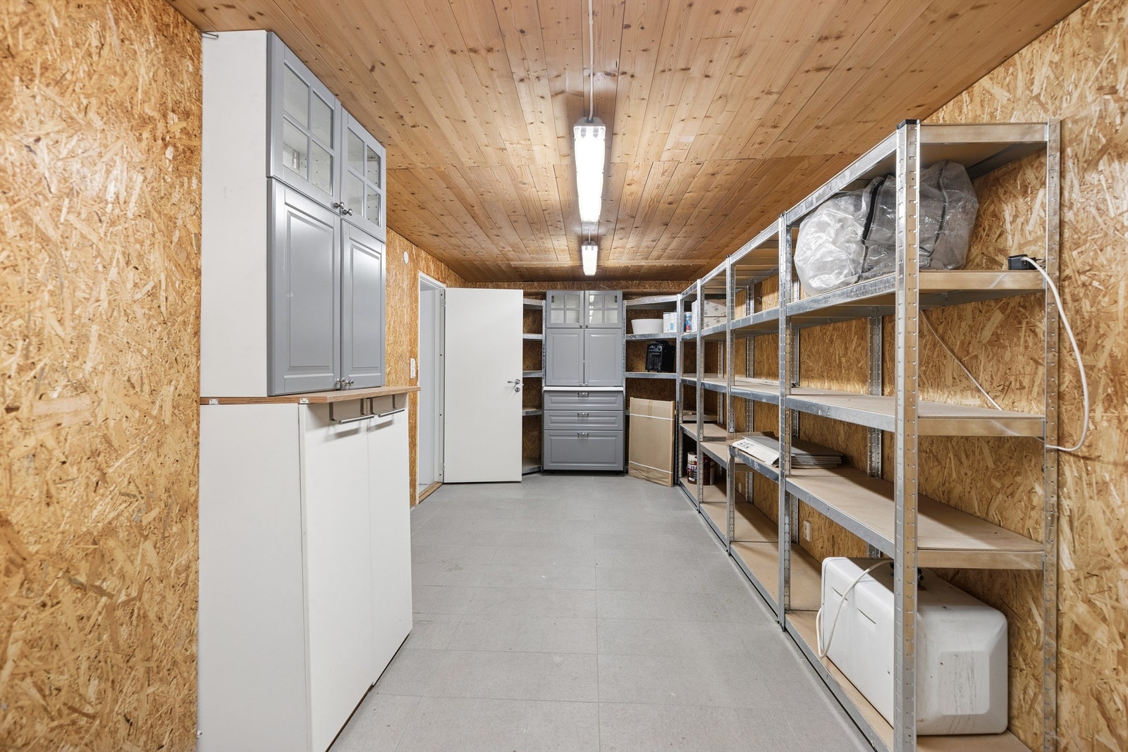 Svært romslig og praktisk bod i kjeller Galleribilde