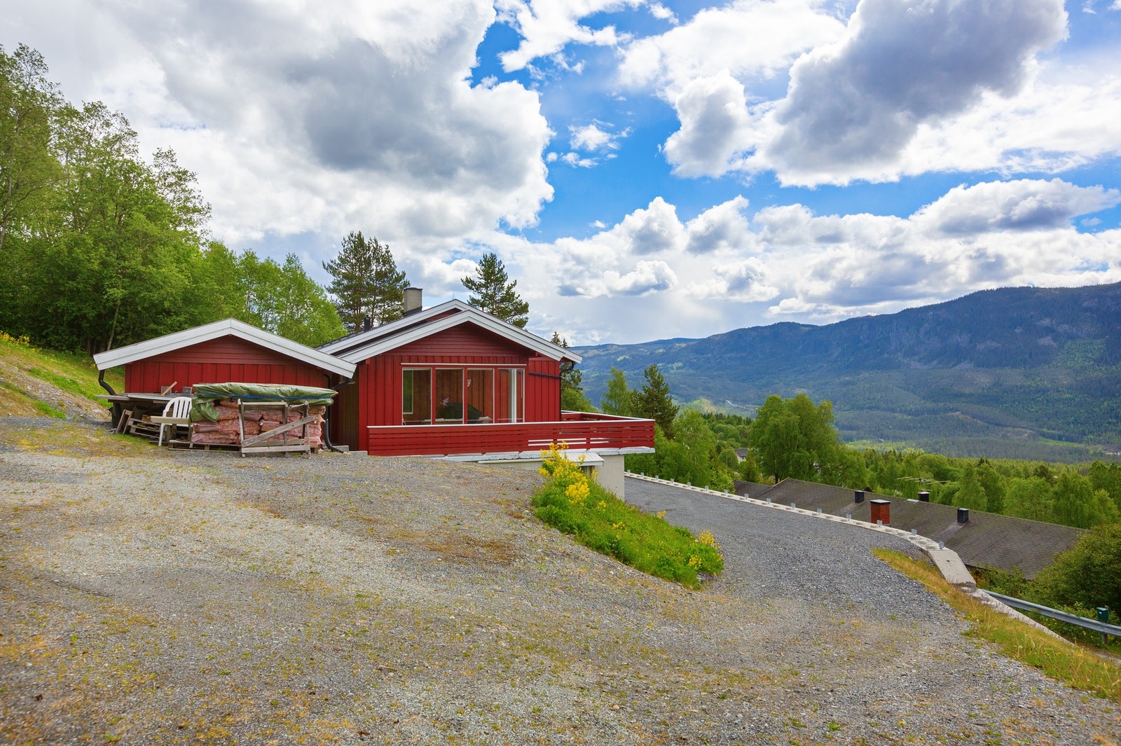 Boligen har rolig beliggenhet i blindvei, barnevennlig og uten gjennomgangstrafikk! Galleribilde