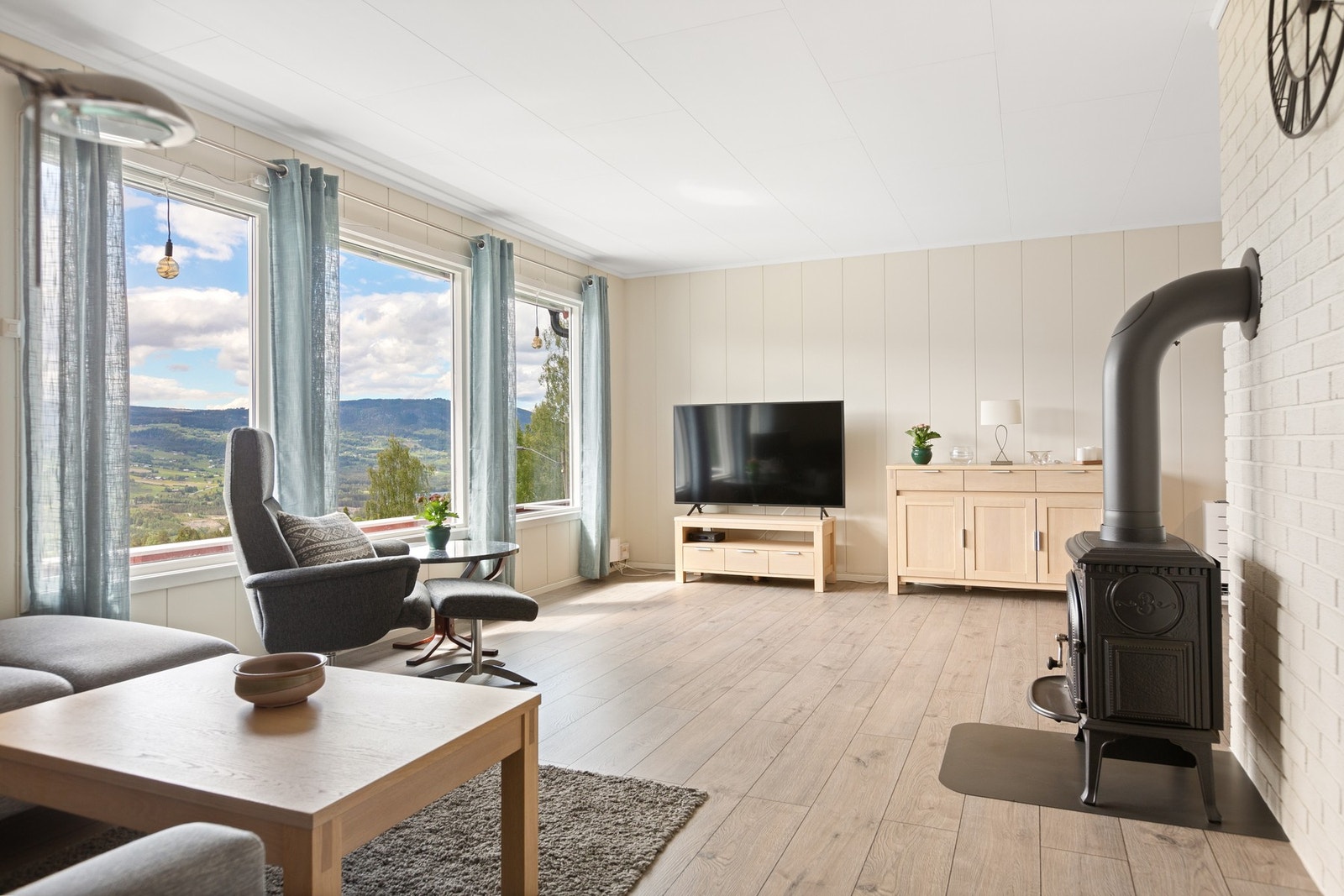 Fra stuen er det flott utsikt. Galleribilde
