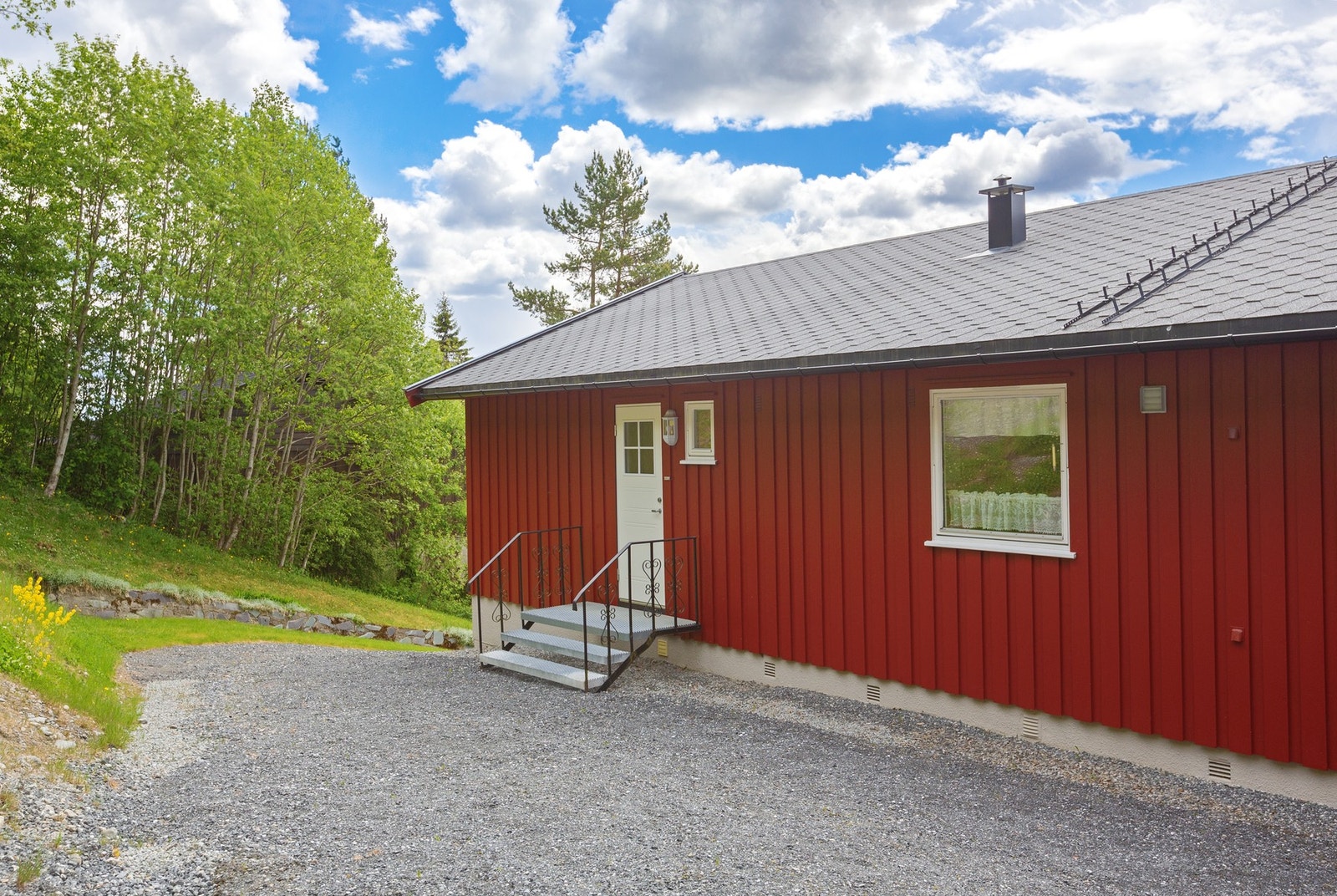 Inngangsparti på oversiden av huset. Galleribilde